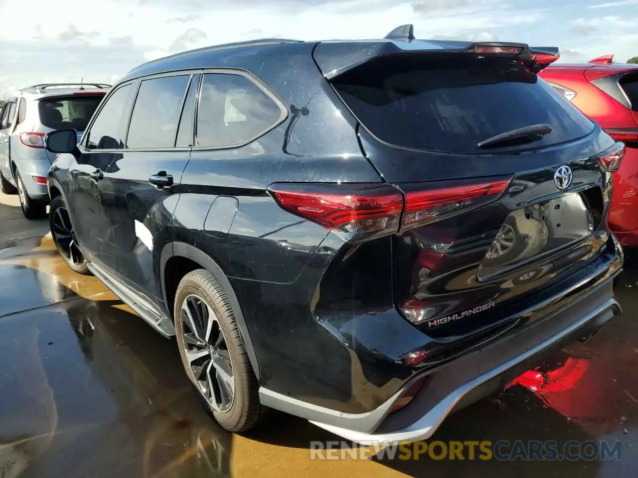 2 Photograph of a damaged car 5TDLZRAH7MS031776 TOYOTA HIGHLANDER 2021