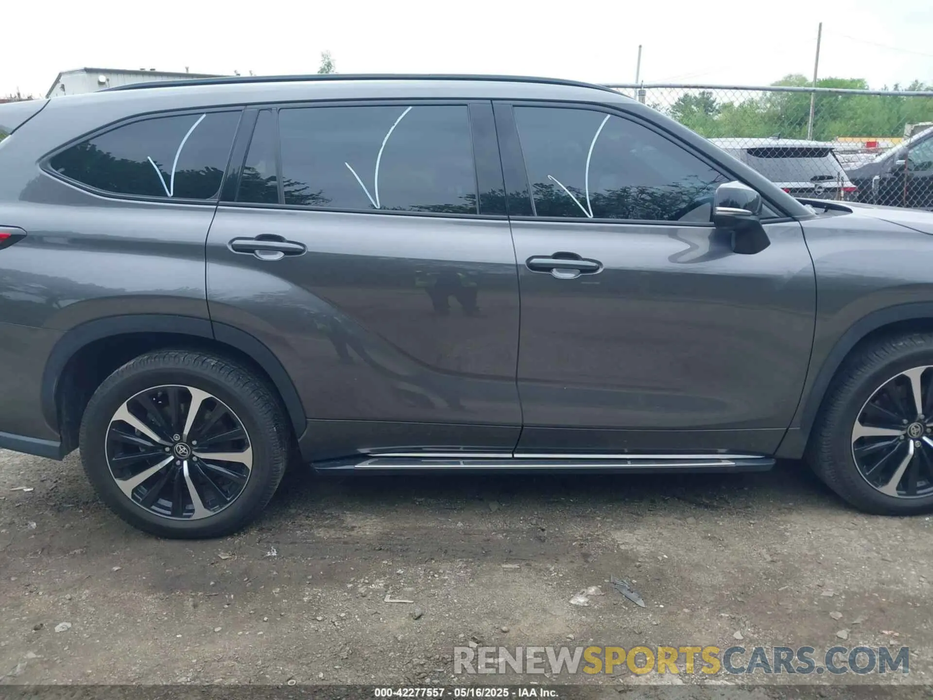 13 Photograph of a damaged car 5TDLZRAH7MS056497 TOYOTA HIGHLANDER 2021
