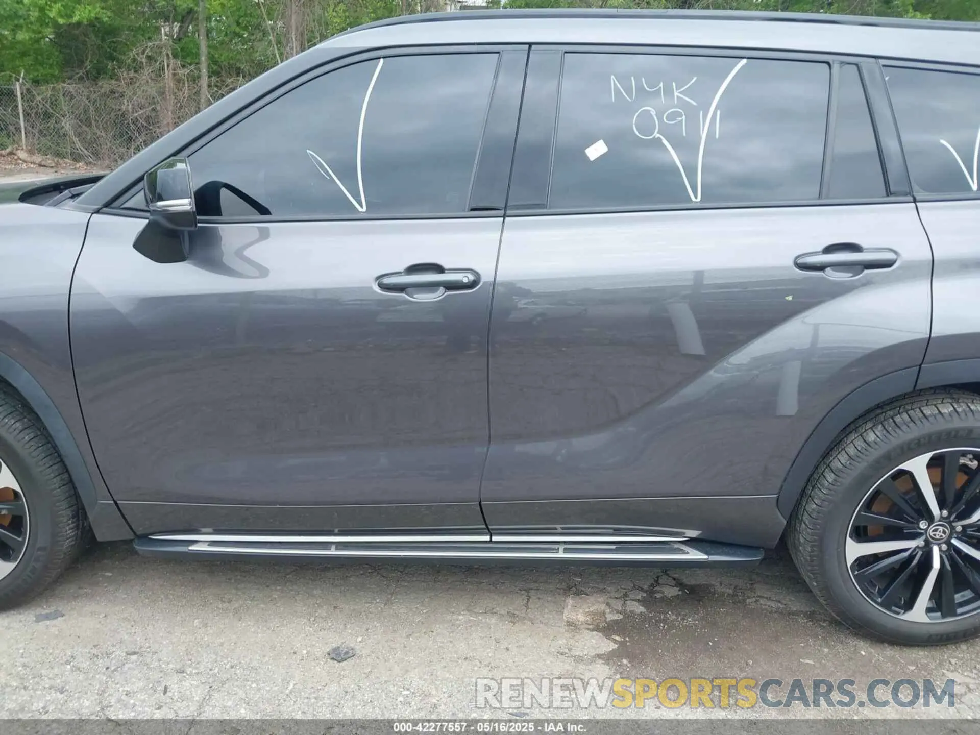 14 Photograph of a damaged car 5TDLZRAH7MS056497 TOYOTA HIGHLANDER 2021