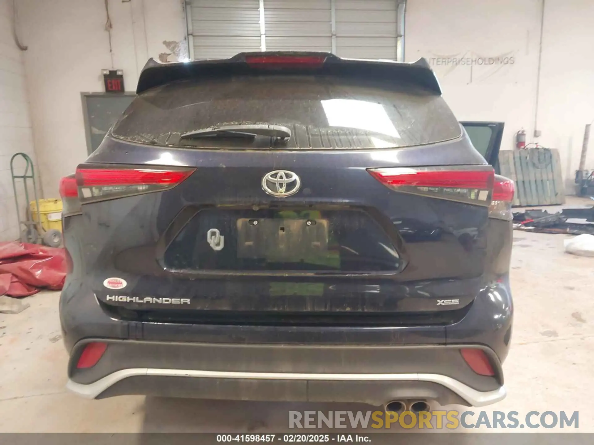 17 Photograph of a damaged car 5TDLZRAH9MS064231 TOYOTA HIGHLANDER 2021
