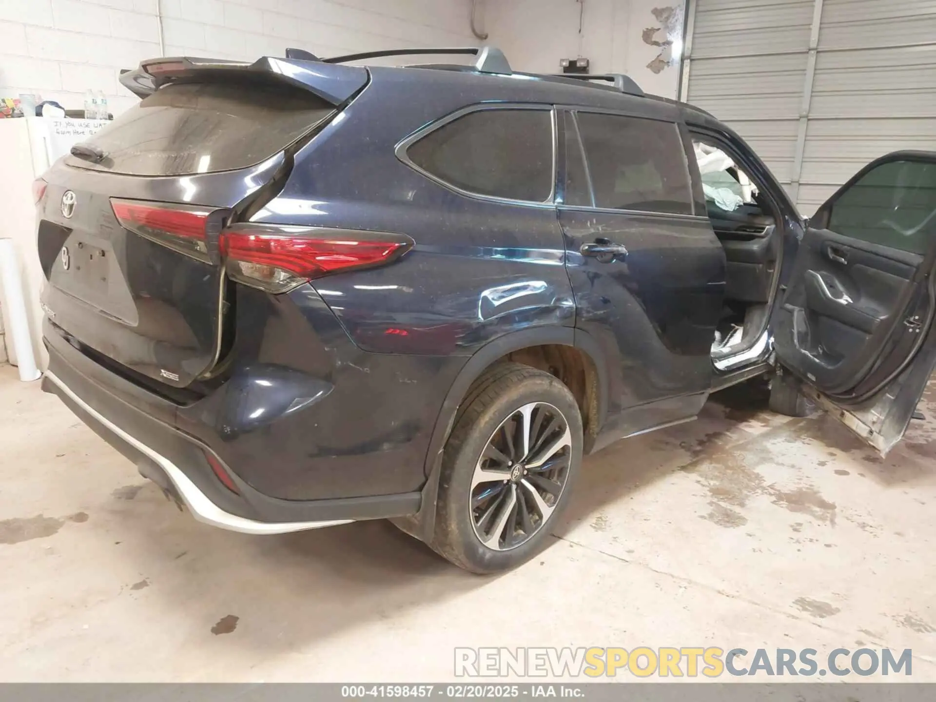 4 Photograph of a damaged car 5TDLZRAH9MS064231 TOYOTA HIGHLANDER 2021