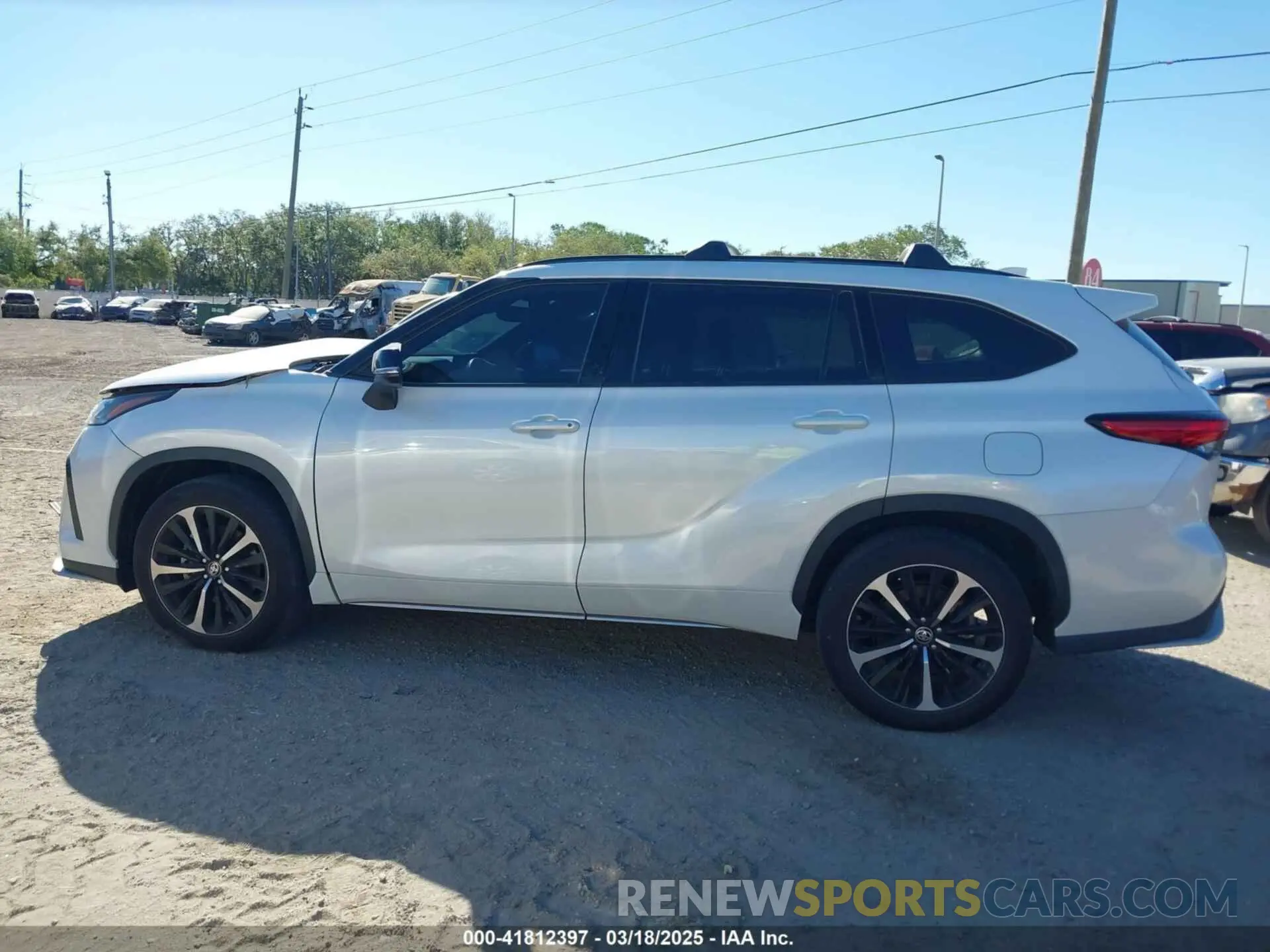 14 Photograph of a damaged car 5TDLZRAHXMS048670 TOYOTA HIGHLANDER 2021