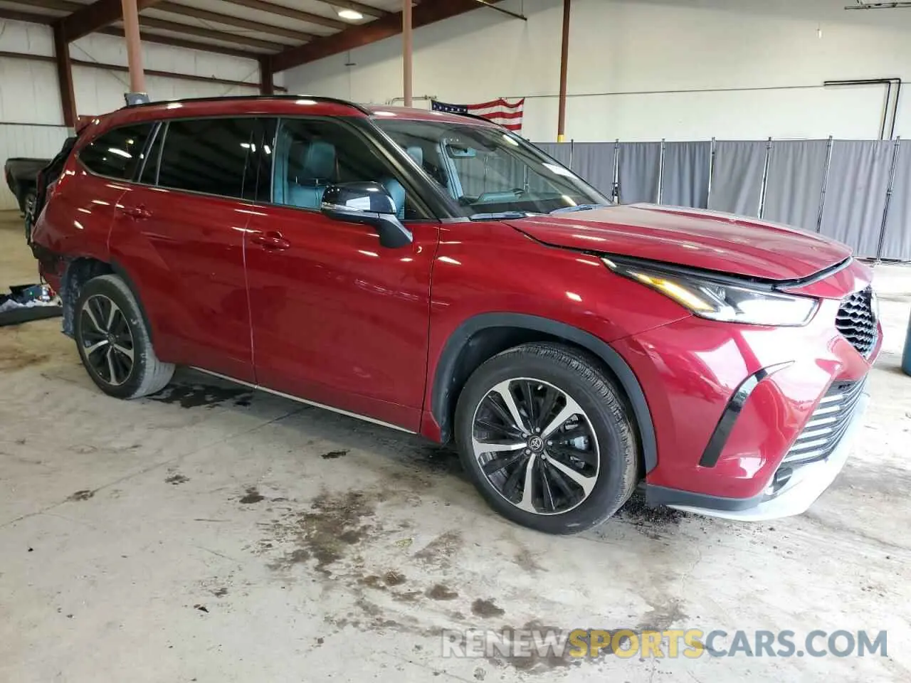 4 Photograph of a damaged car 5TDLZRBH3MS132098 TOYOTA HIGHLANDER 2021
