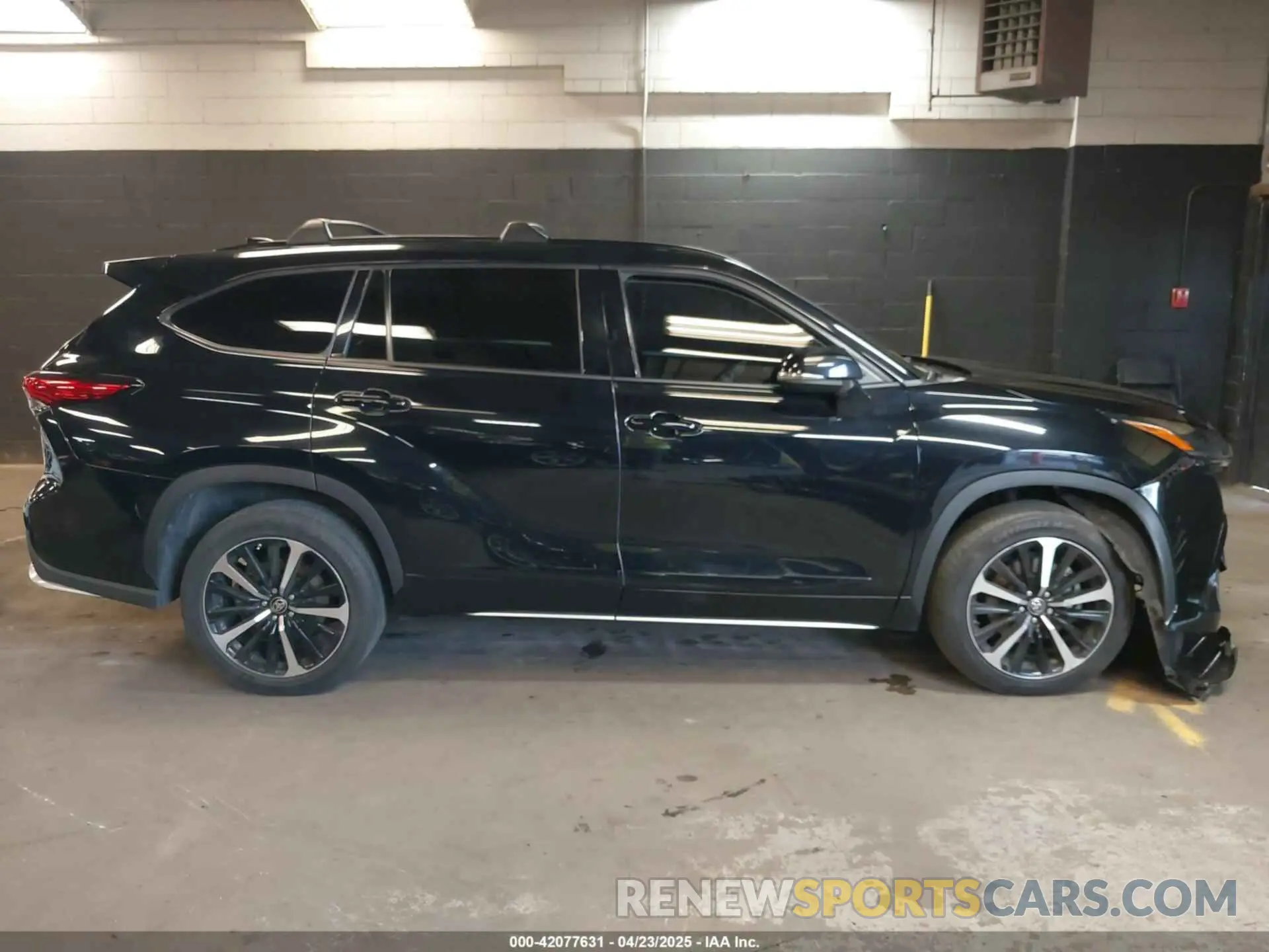 13 Photograph of a damaged car 5TDLZRBH8MS153139 TOYOTA HIGHLANDER 2021