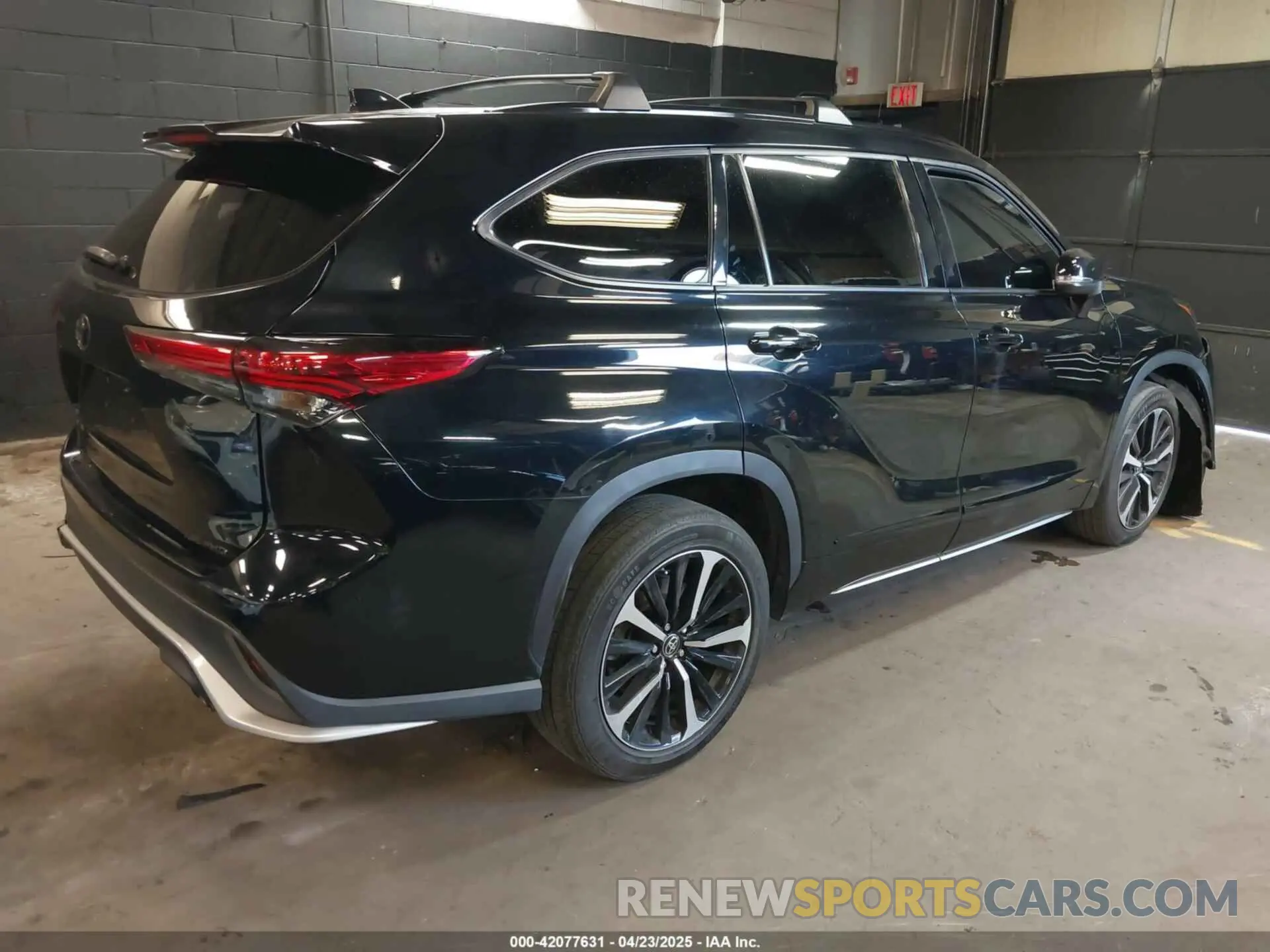 4 Photograph of a damaged car 5TDLZRBH8MS153139 TOYOTA HIGHLANDER 2021