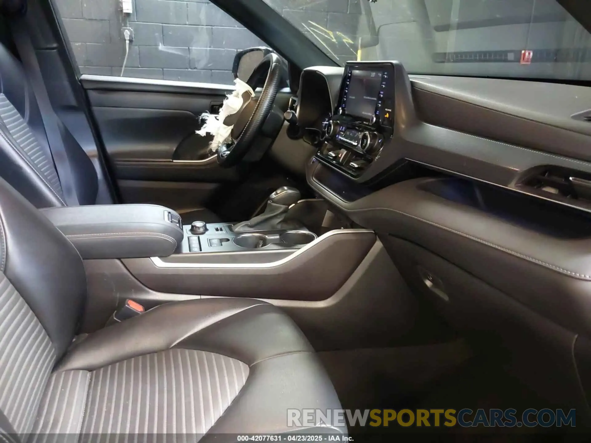 5 Photograph of a damaged car 5TDLZRBH8MS153139 TOYOTA HIGHLANDER 2021