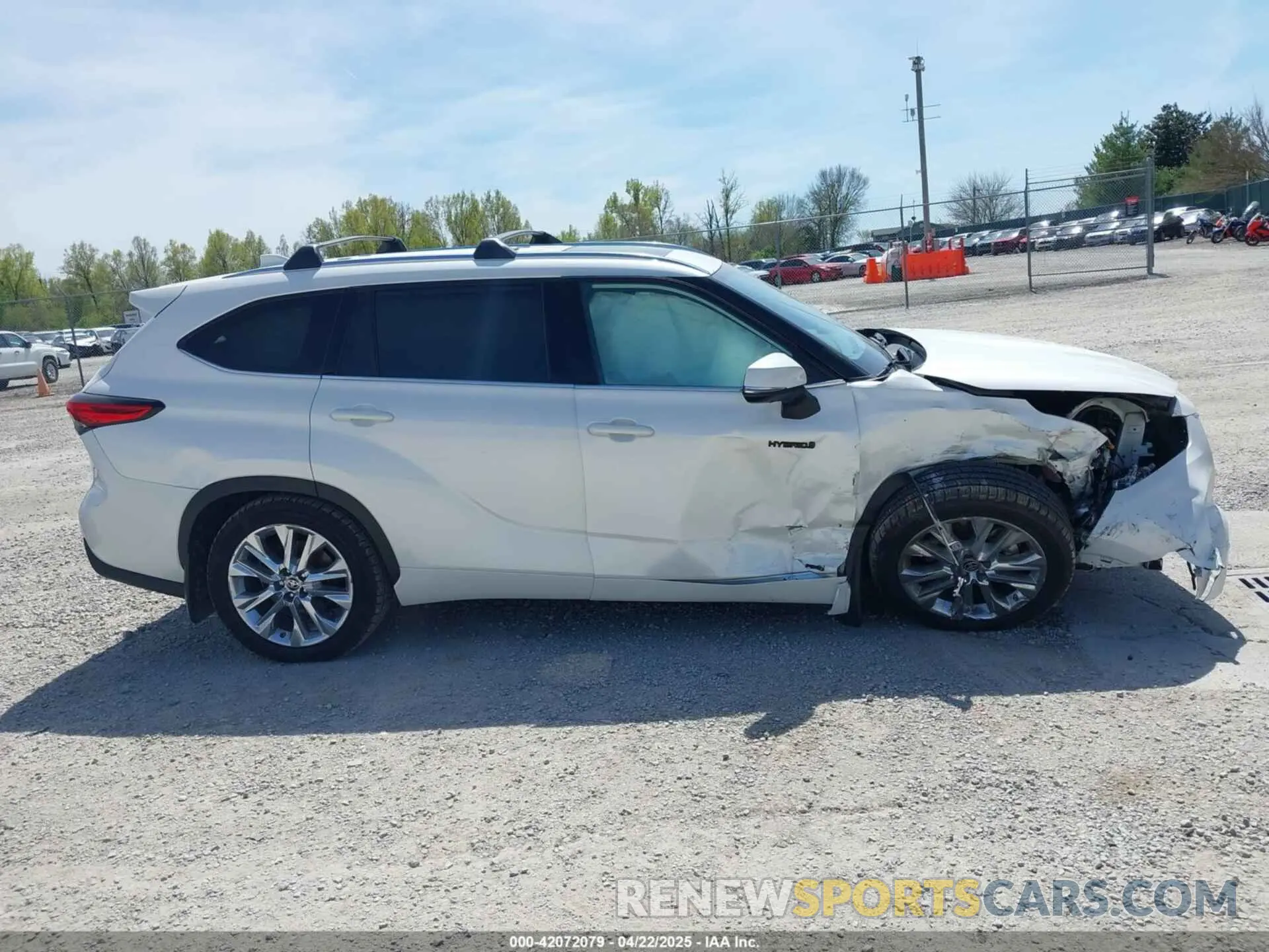 13 Photograph of a damaged car 5TDXBRCH0MS033548 TOYOTA HIGHLANDER 2021