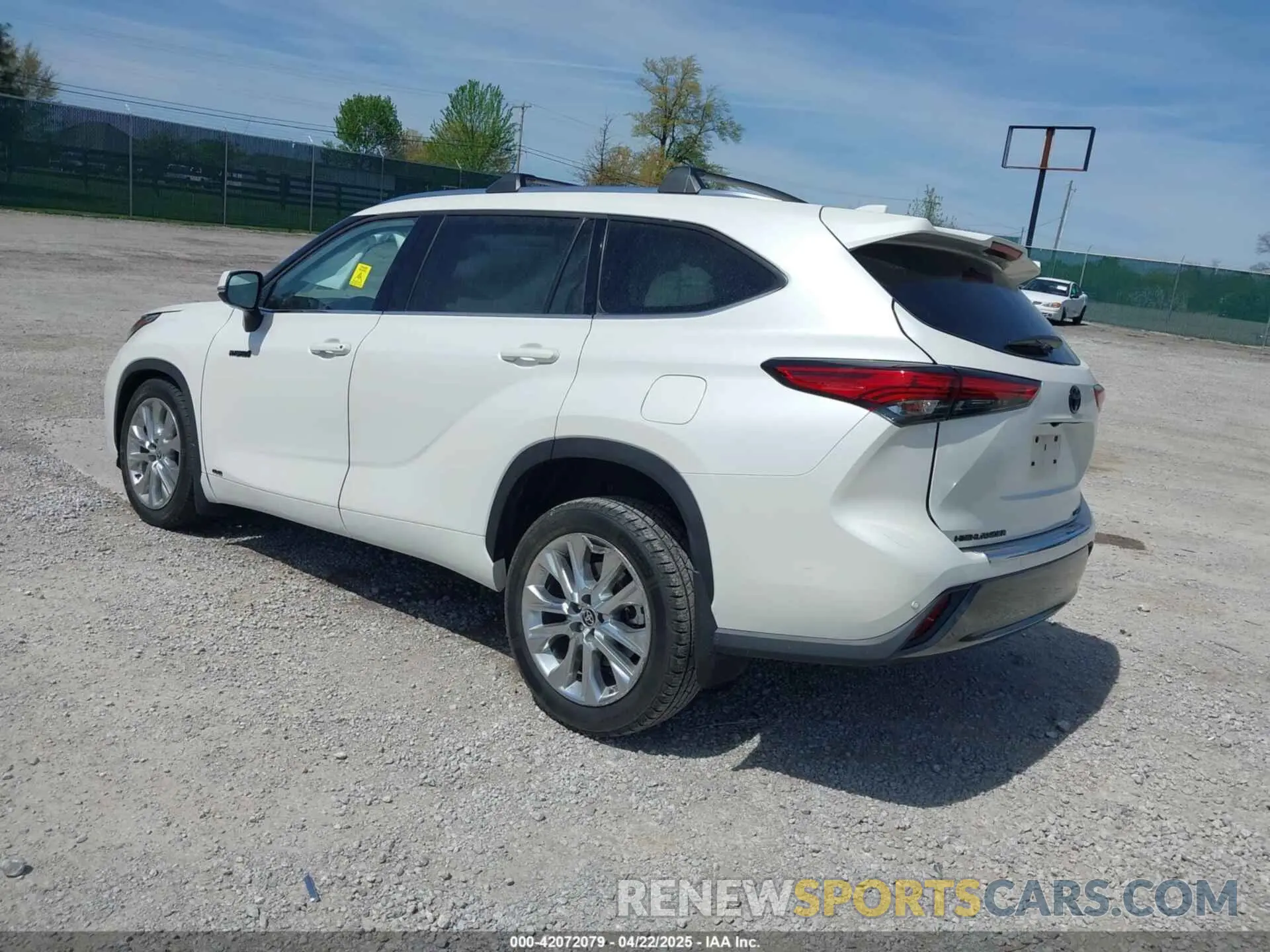 3 Photograph of a damaged car 5TDXBRCH0MS033548 TOYOTA HIGHLANDER 2021