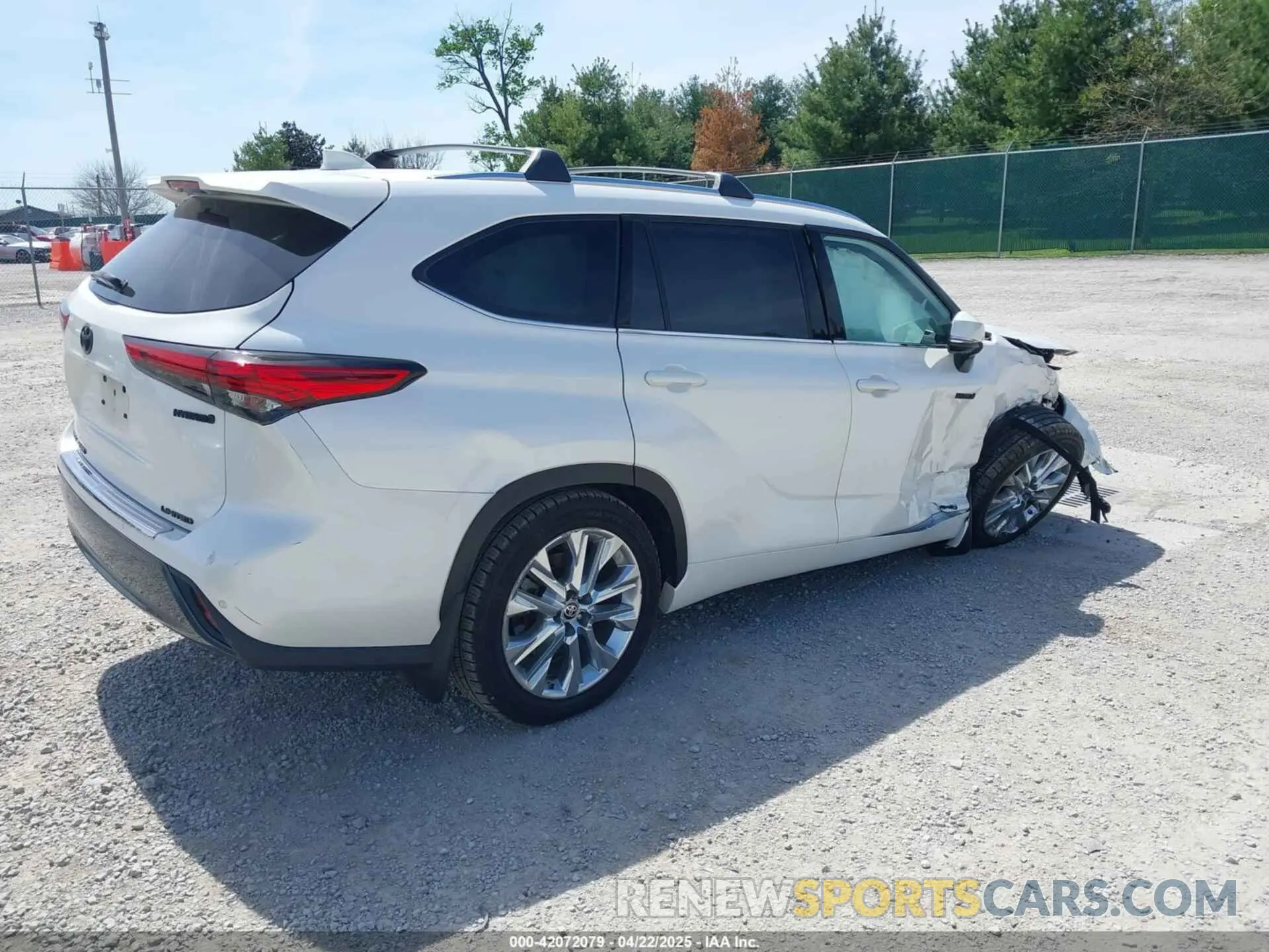 4 Photograph of a damaged car 5TDXBRCH0MS033548 TOYOTA HIGHLANDER 2021