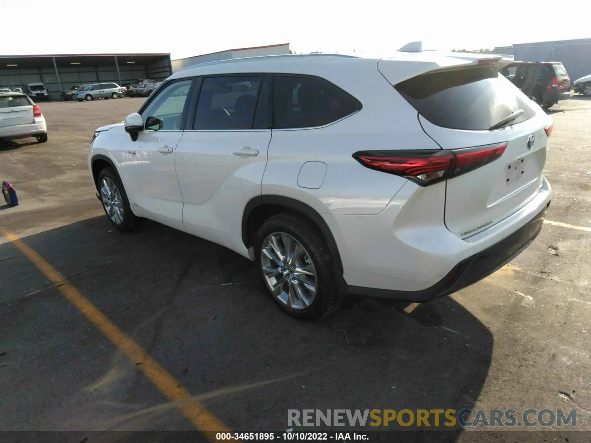 3 Photograph of a damaged car 5TDXBRCH9MS518996 TOYOTA HIGHLANDER 2021