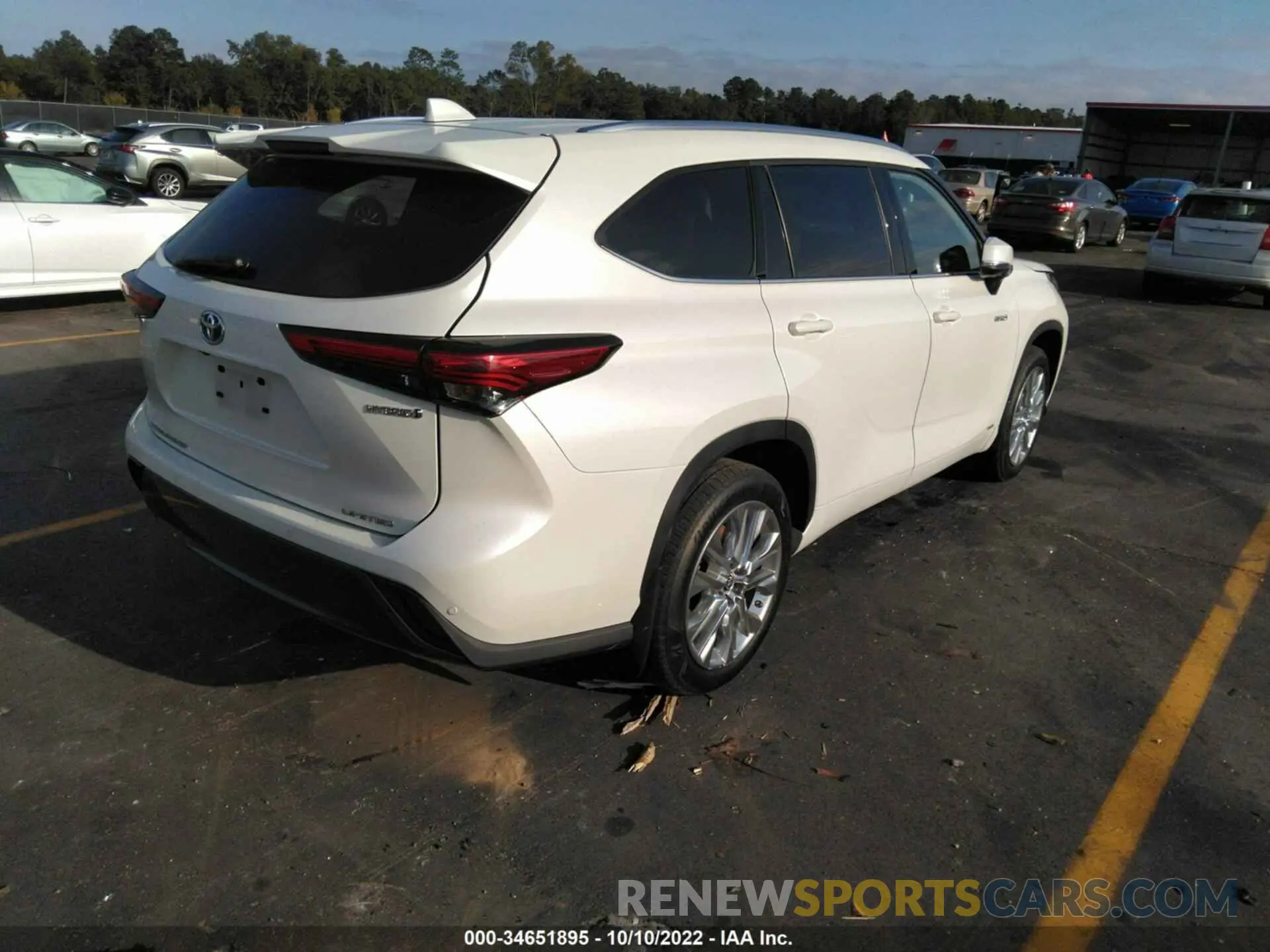 4 Photograph of a damaged car 5TDXBRCH9MS518996 TOYOTA HIGHLANDER 2021