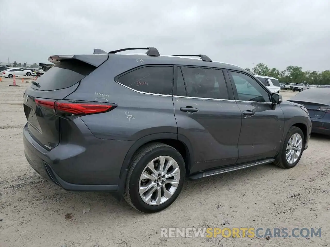 3 Photograph of a damaged car 5TDYZRAH2MS515358 TOYOTA HIGHLANDER 2021