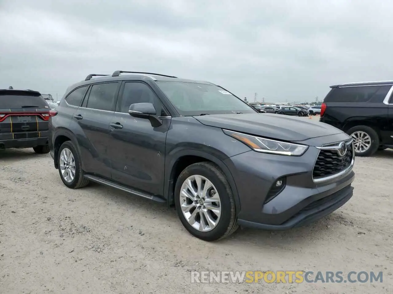 4 Photograph of a damaged car 5TDYZRAH2MS515358 TOYOTA HIGHLANDER 2021