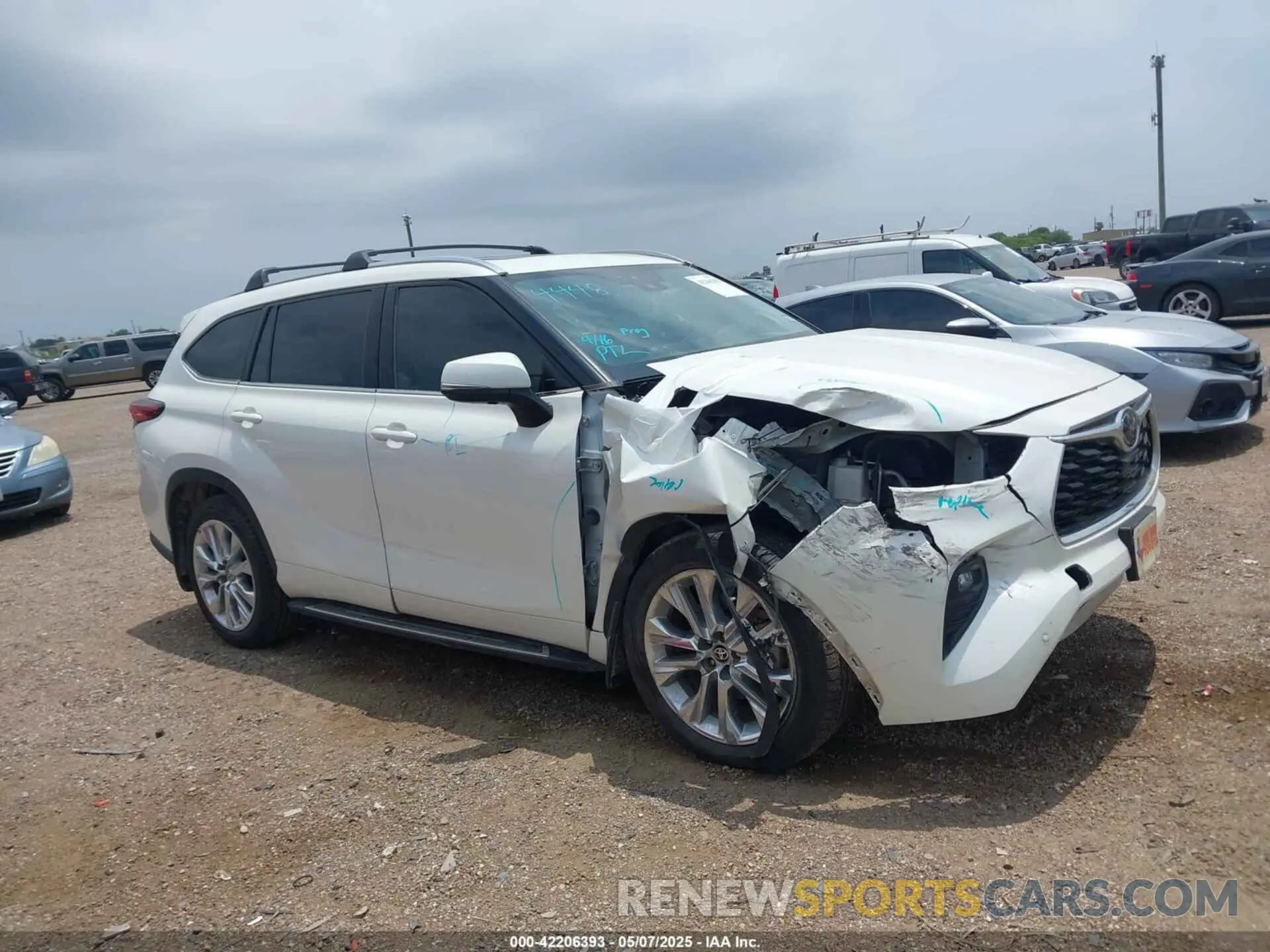 14 Photograph of a damaged car 5TDYZRAH2MS525873 TOYOTA HIGHLANDER 2021