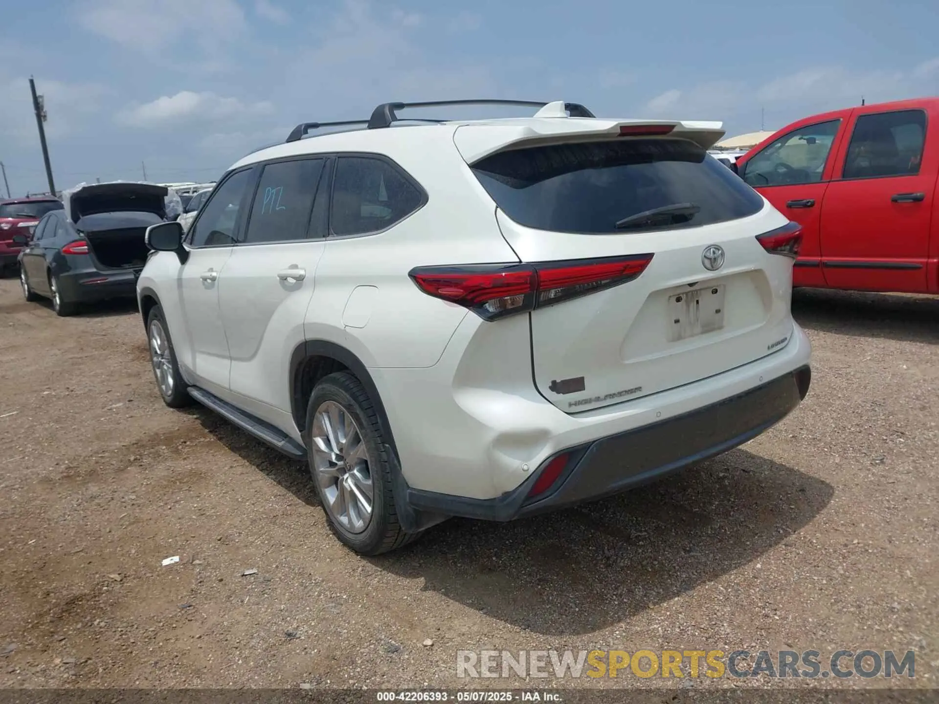 3 Photograph of a damaged car 5TDYZRAH2MS525873 TOYOTA HIGHLANDER 2021