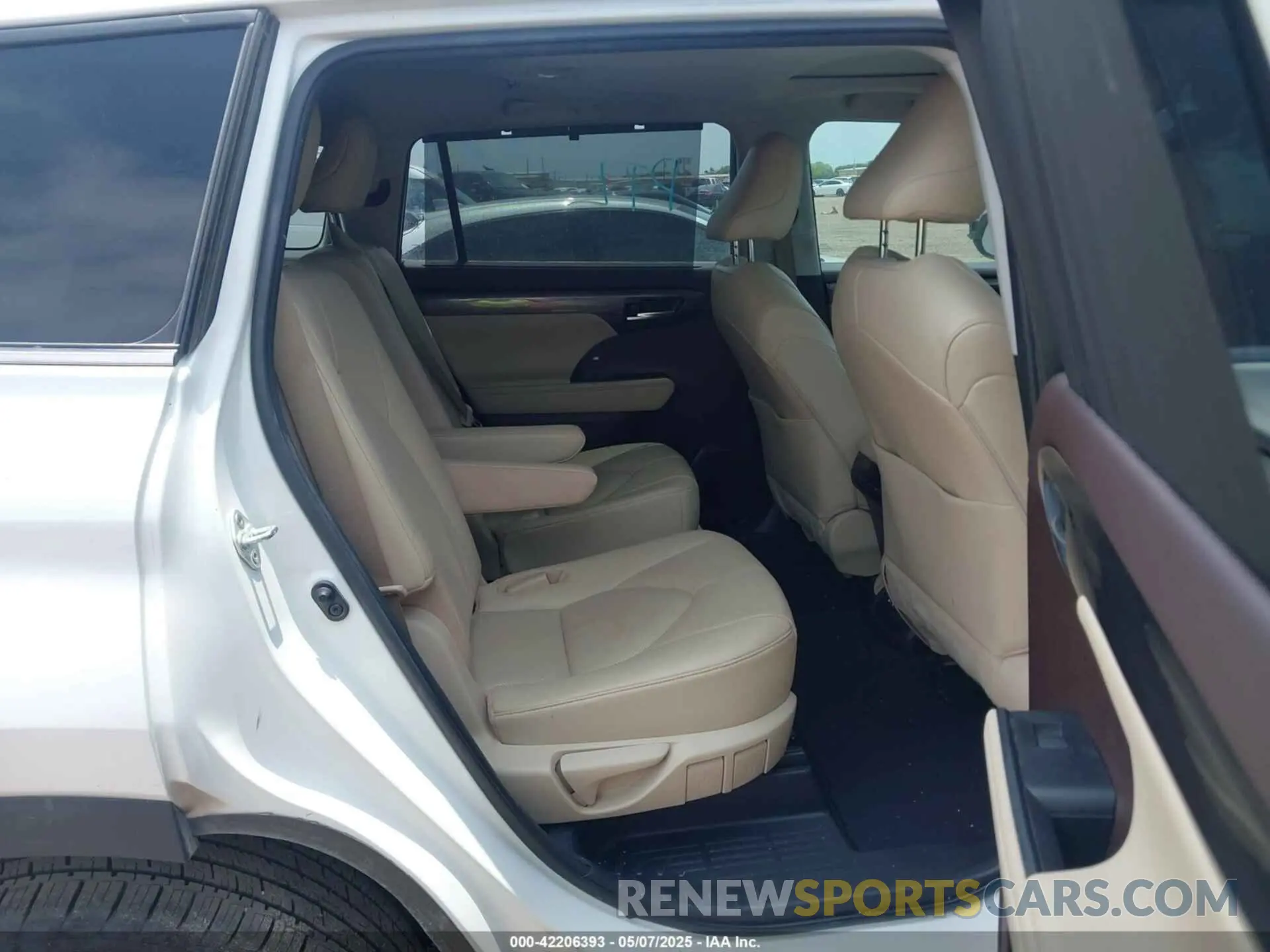 8 Photograph of a damaged car 5TDYZRAH2MS525873 TOYOTA HIGHLANDER 2021