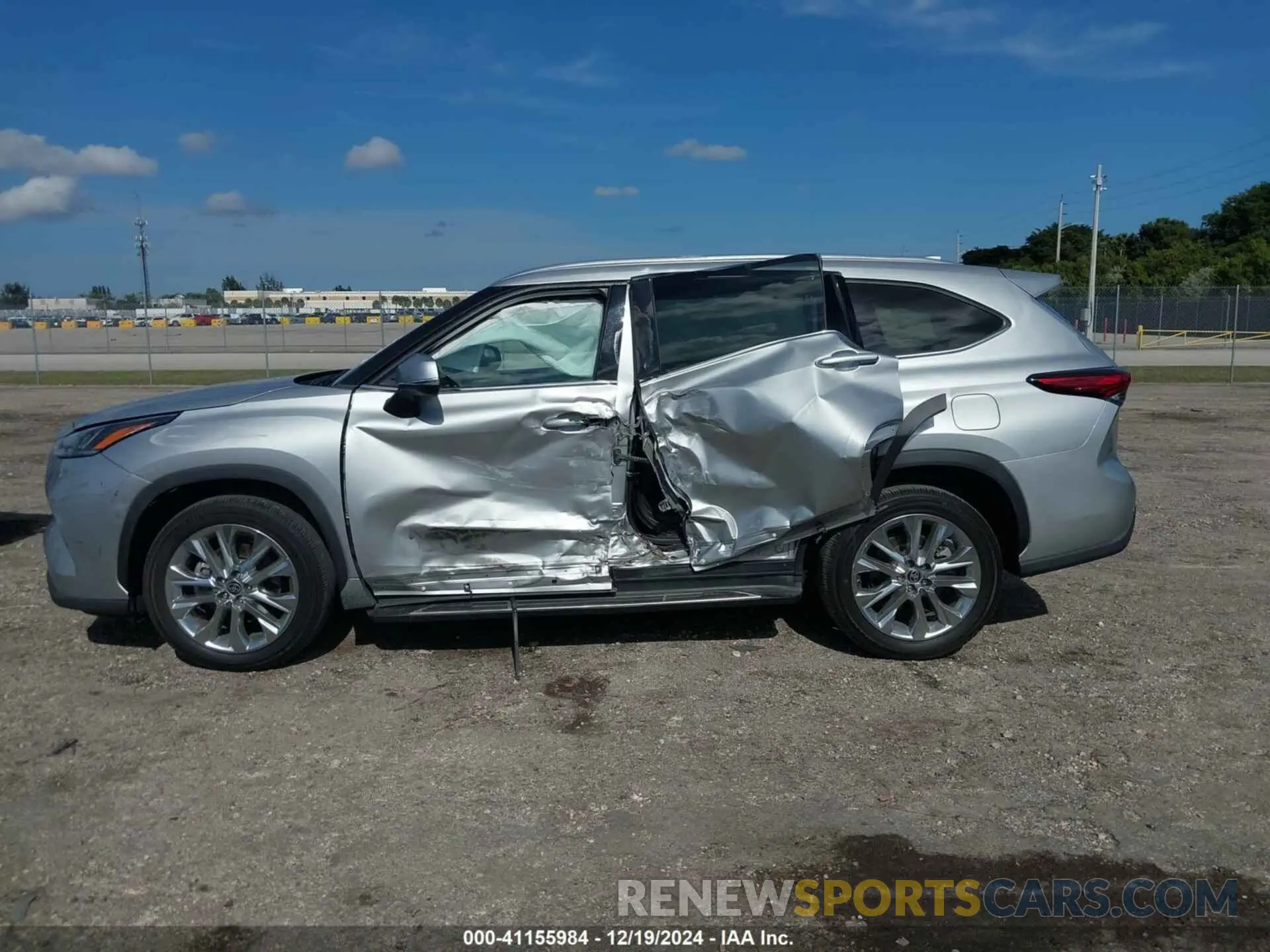 13 Photograph of a damaged car 5TDYZRAH3MS068118 TOYOTA HIGHLANDER 2021