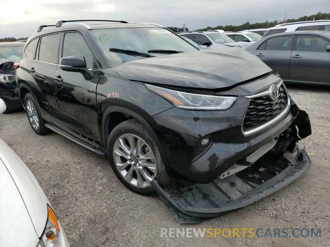 4 Photograph of a damaged car 5TDYZRAH6MS055881 TOYOTA HIGHLANDER 2021