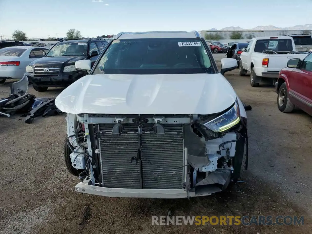 5 Photograph of a damaged car 5TDYZRAH7MS077324 TOYOTA HIGHLANDER 2021