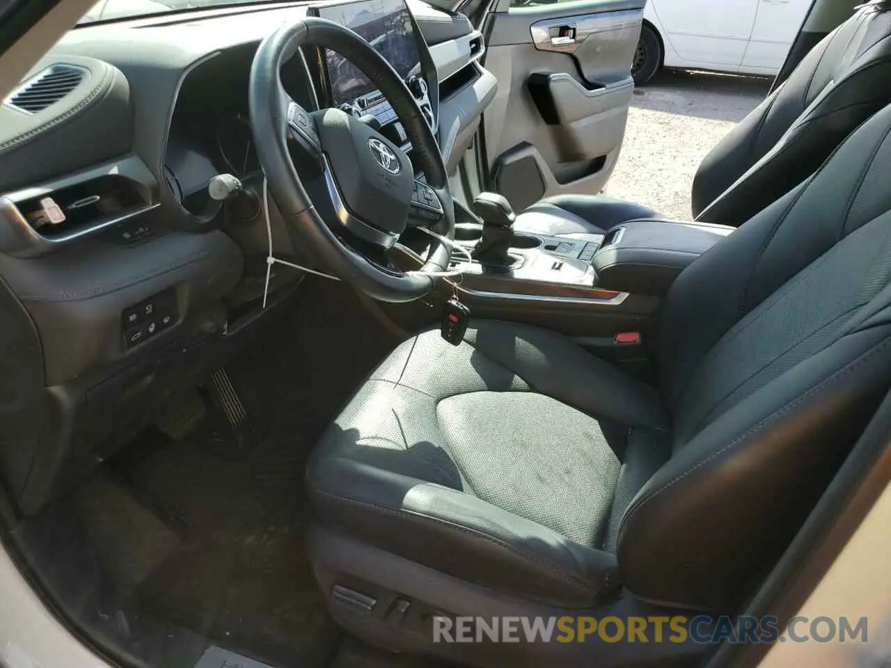 7 Photograph of a damaged car 5TDYZRAH7MS077324 TOYOTA HIGHLANDER 2021