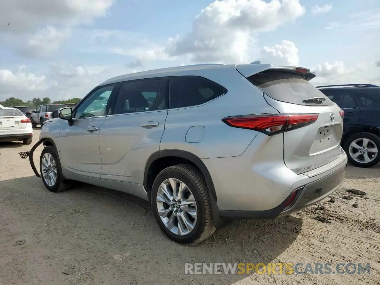 2 Photograph of a damaged car 5TDYZRAH8MS528826 TOYOTA HIGHLANDER 2021