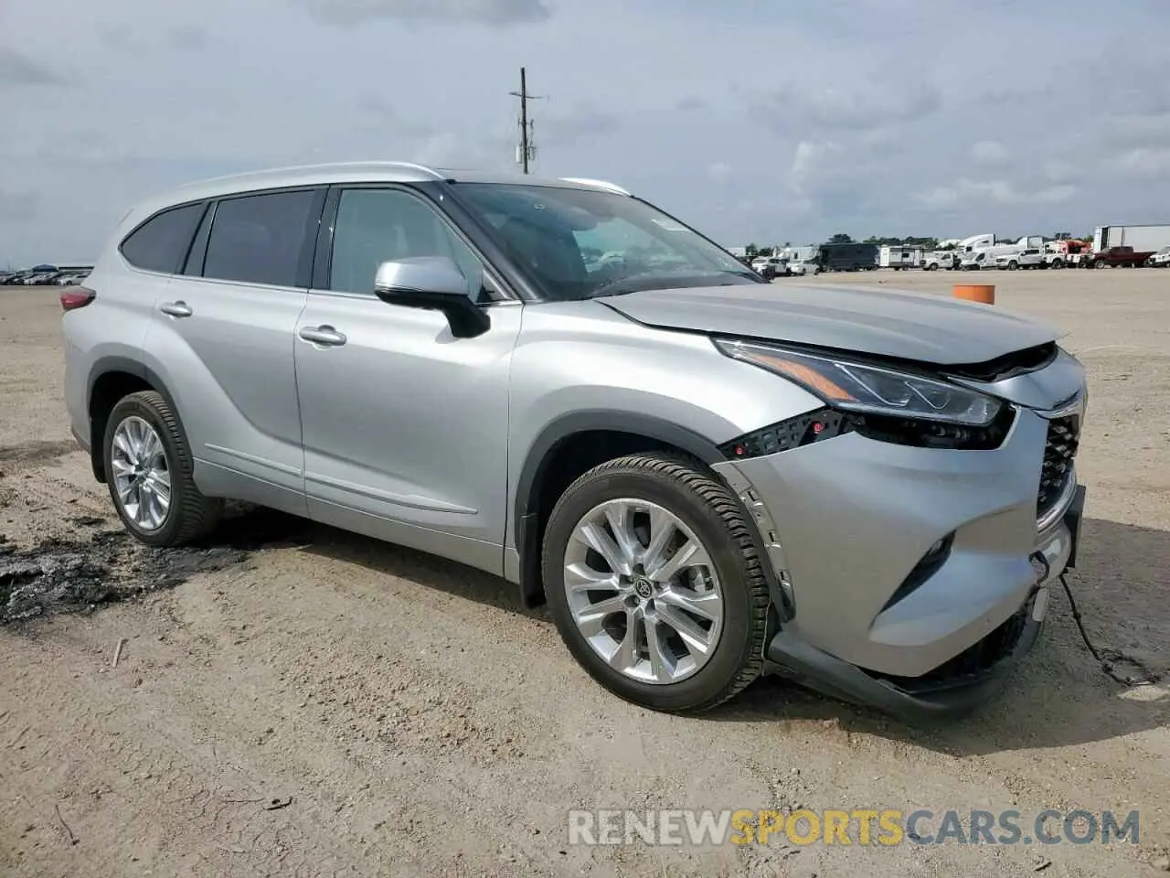 4 Photograph of a damaged car 5TDYZRAH8MS528826 TOYOTA HIGHLANDER 2021
