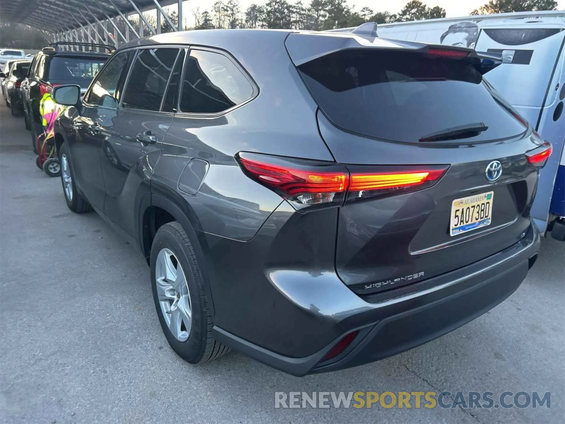 28 Photograph of a damaged car 5TDZARAH3MS009680 TOYOTA HIGHLANDER 2021