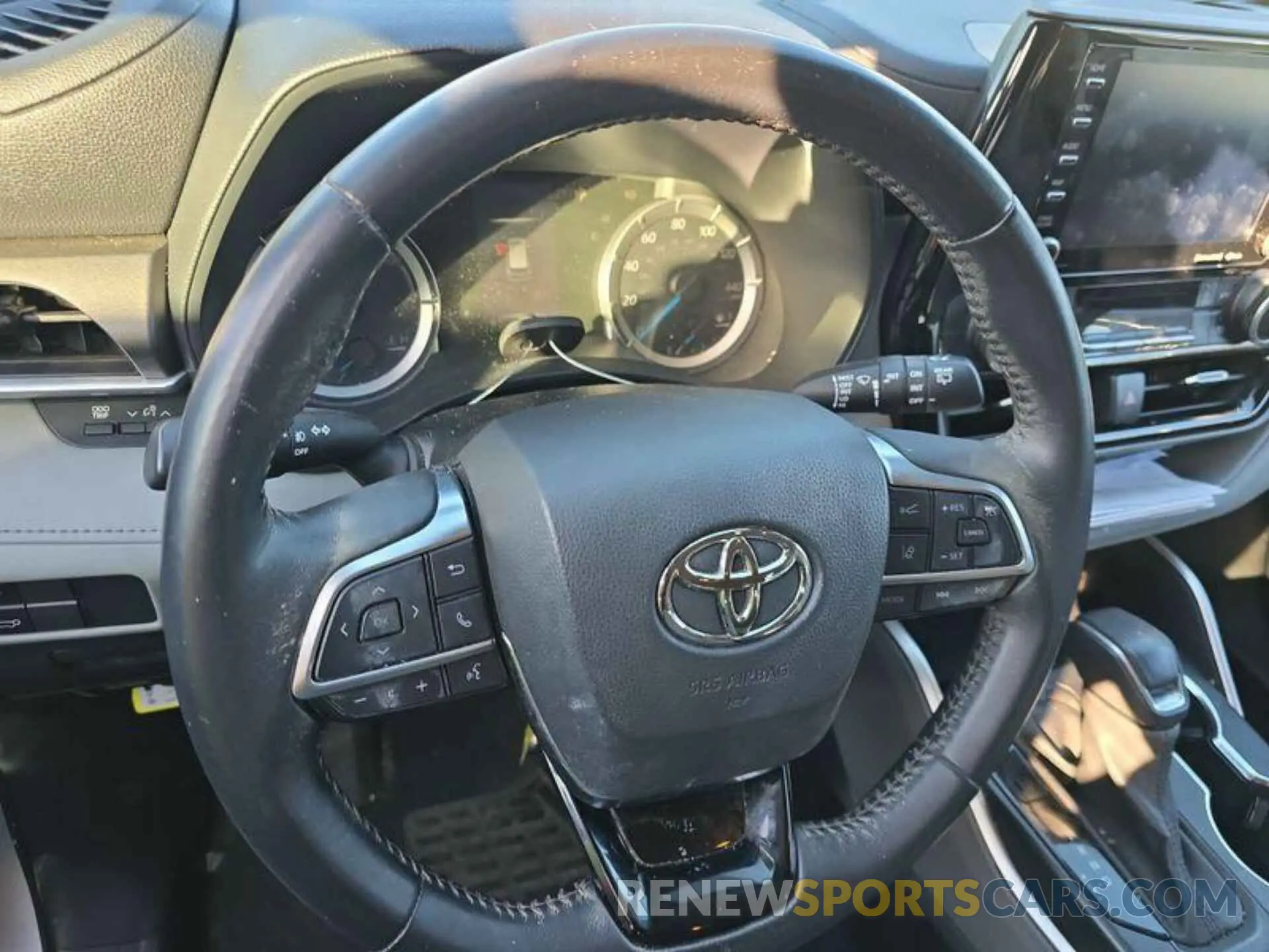 21 Photograph of a damaged car 5TDZARAH4MS506866 TOYOTA HIGHLANDER 2021