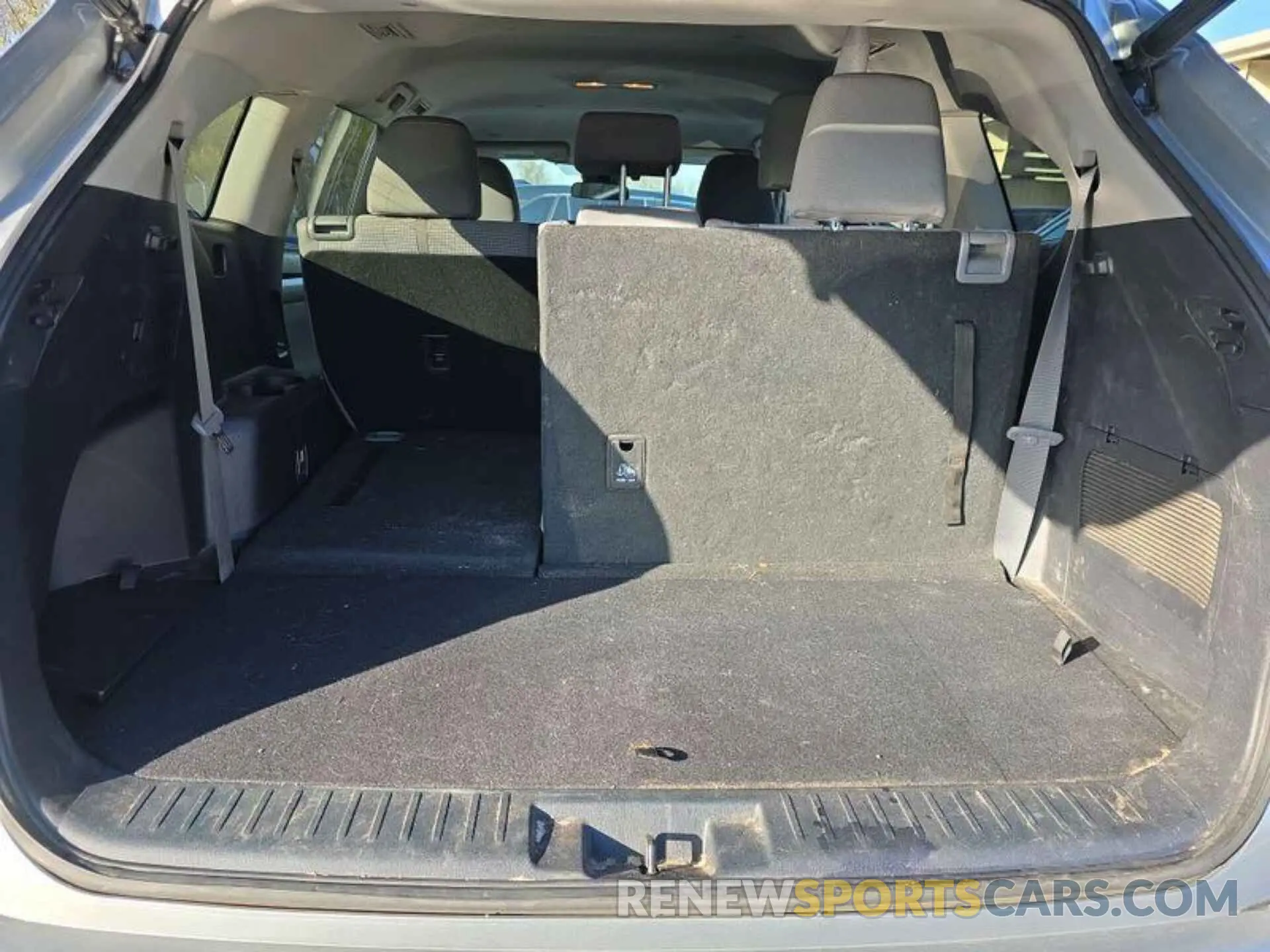 25 Photograph of a damaged car 5TDZARAH4MS506866 TOYOTA HIGHLANDER 2021