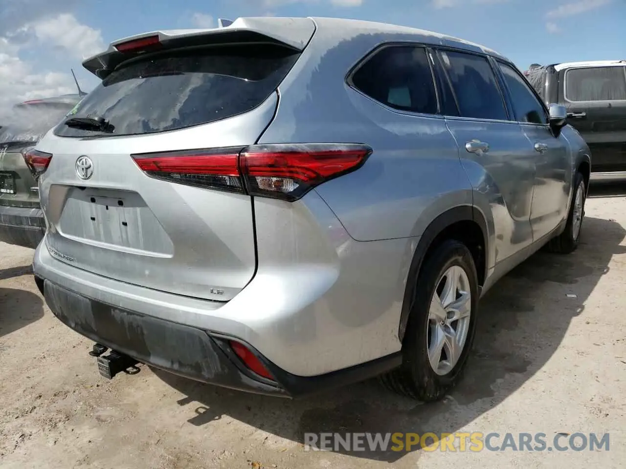 4 Photograph of a damaged car 5TDZZRAH2MS515414 TOYOTA HIGHLANDER 2021