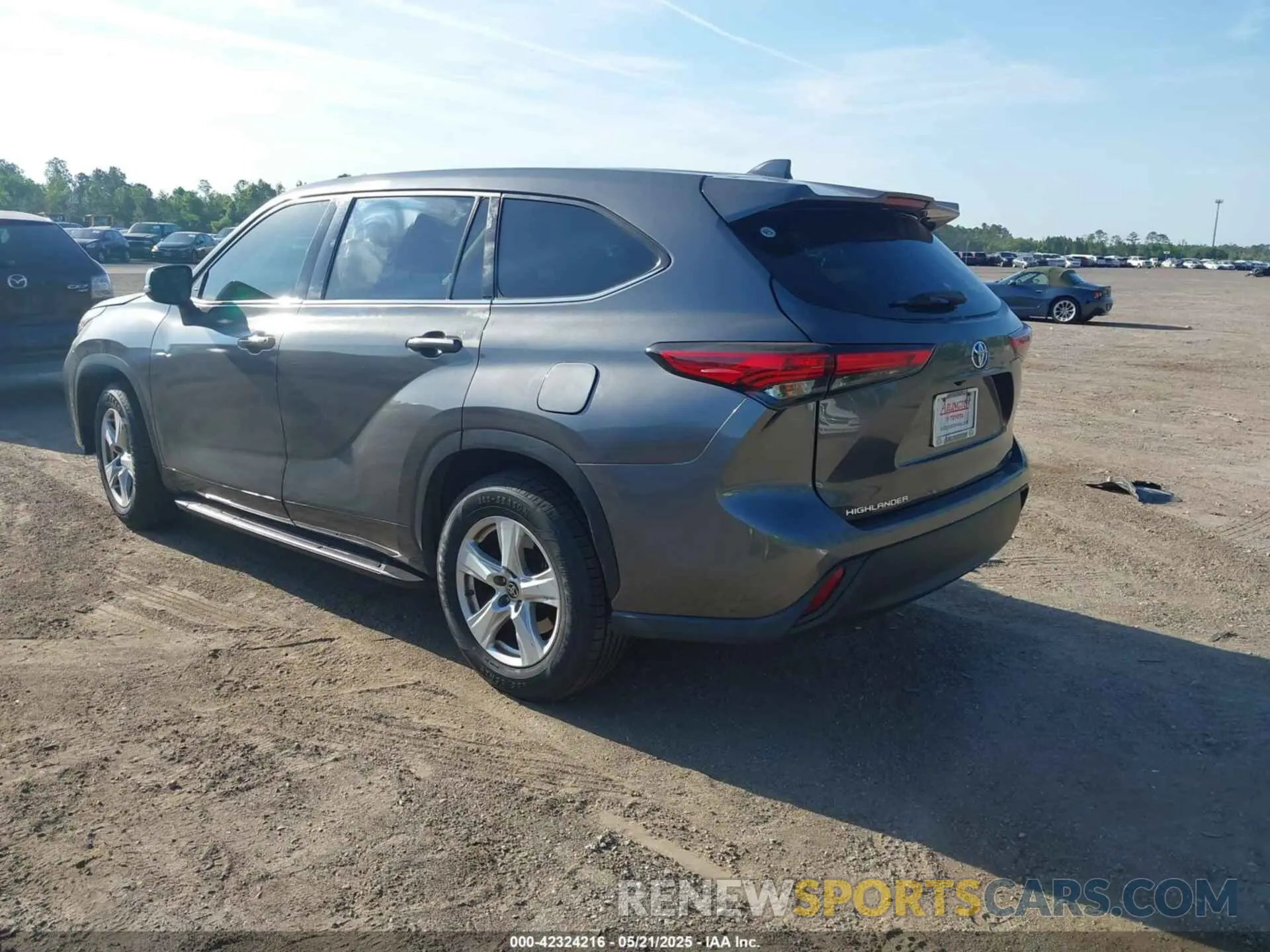 3 Photograph of a damaged car 5TDZZRAH4MS068164 TOYOTA HIGHLANDER 2021