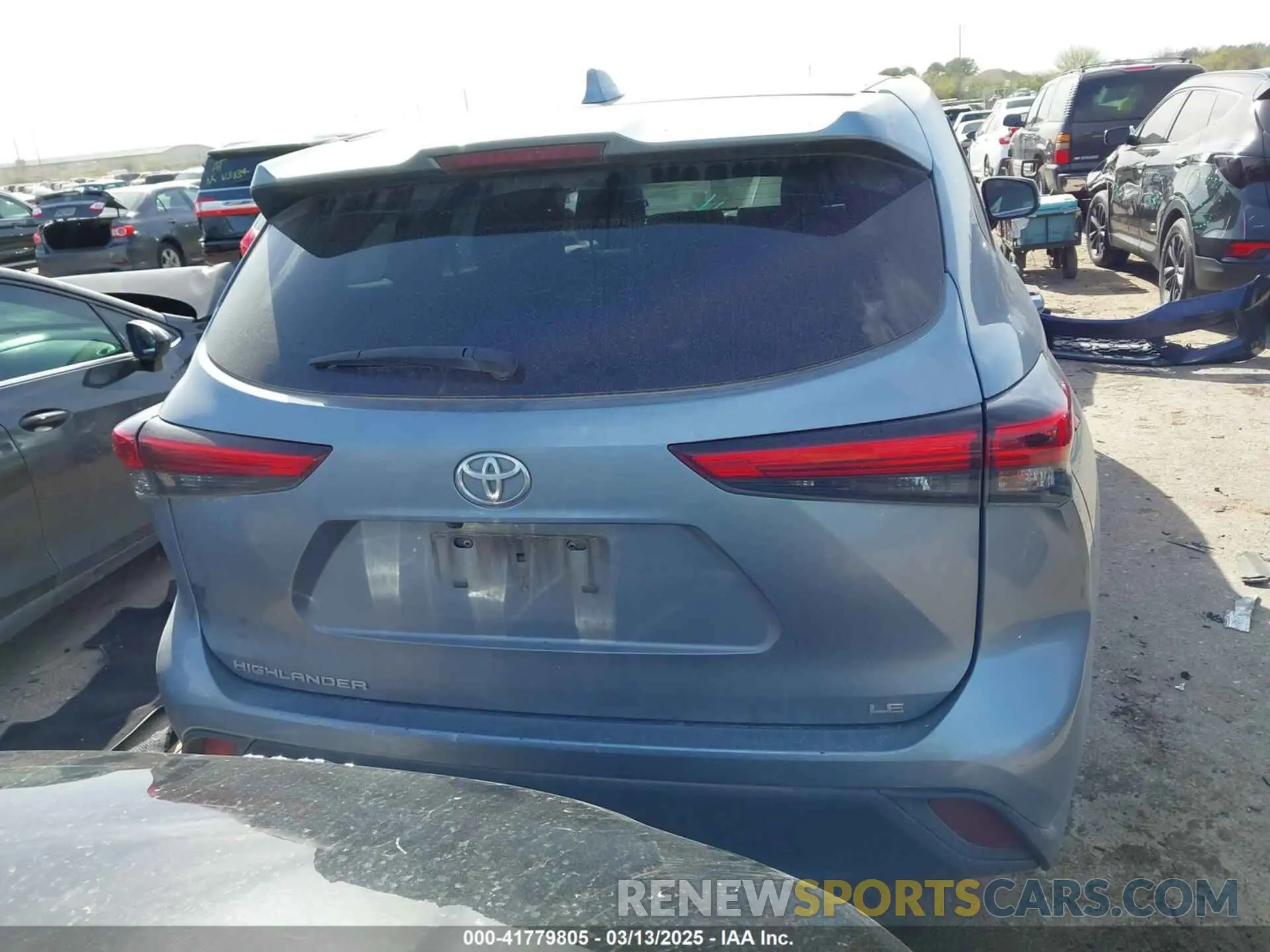 17 Photograph of a damaged car 5TDZZRAH6MS034453 TOYOTA HIGHLANDER 2021