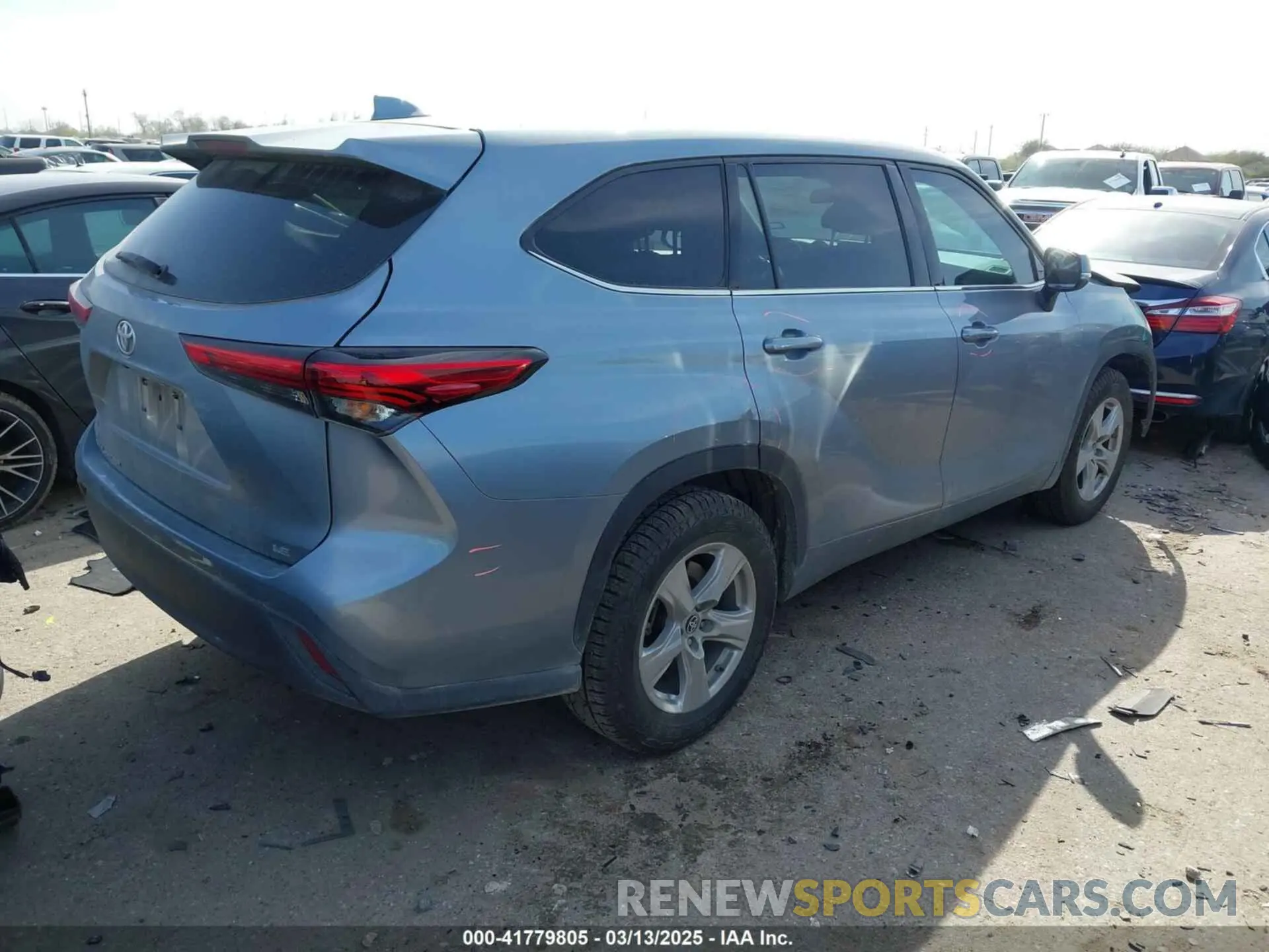 4 Photograph of a damaged car 5TDZZRAH6MS034453 TOYOTA HIGHLANDER 2021