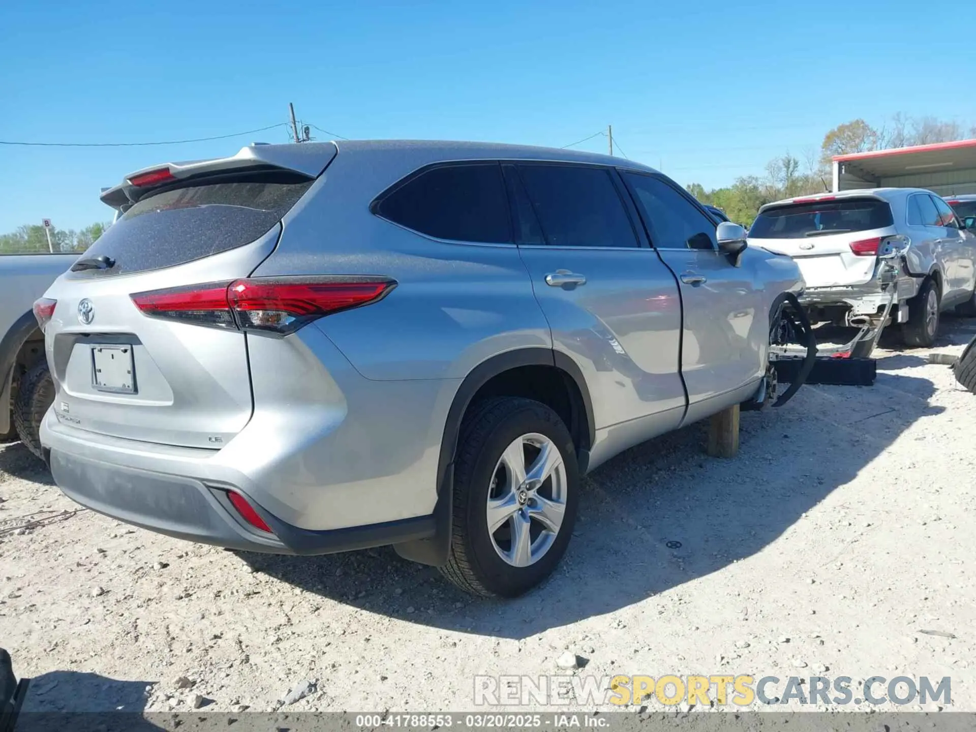 4 Photograph of a damaged car 5TDZZRAH9MS533683 TOYOTA HIGHLANDER 2021