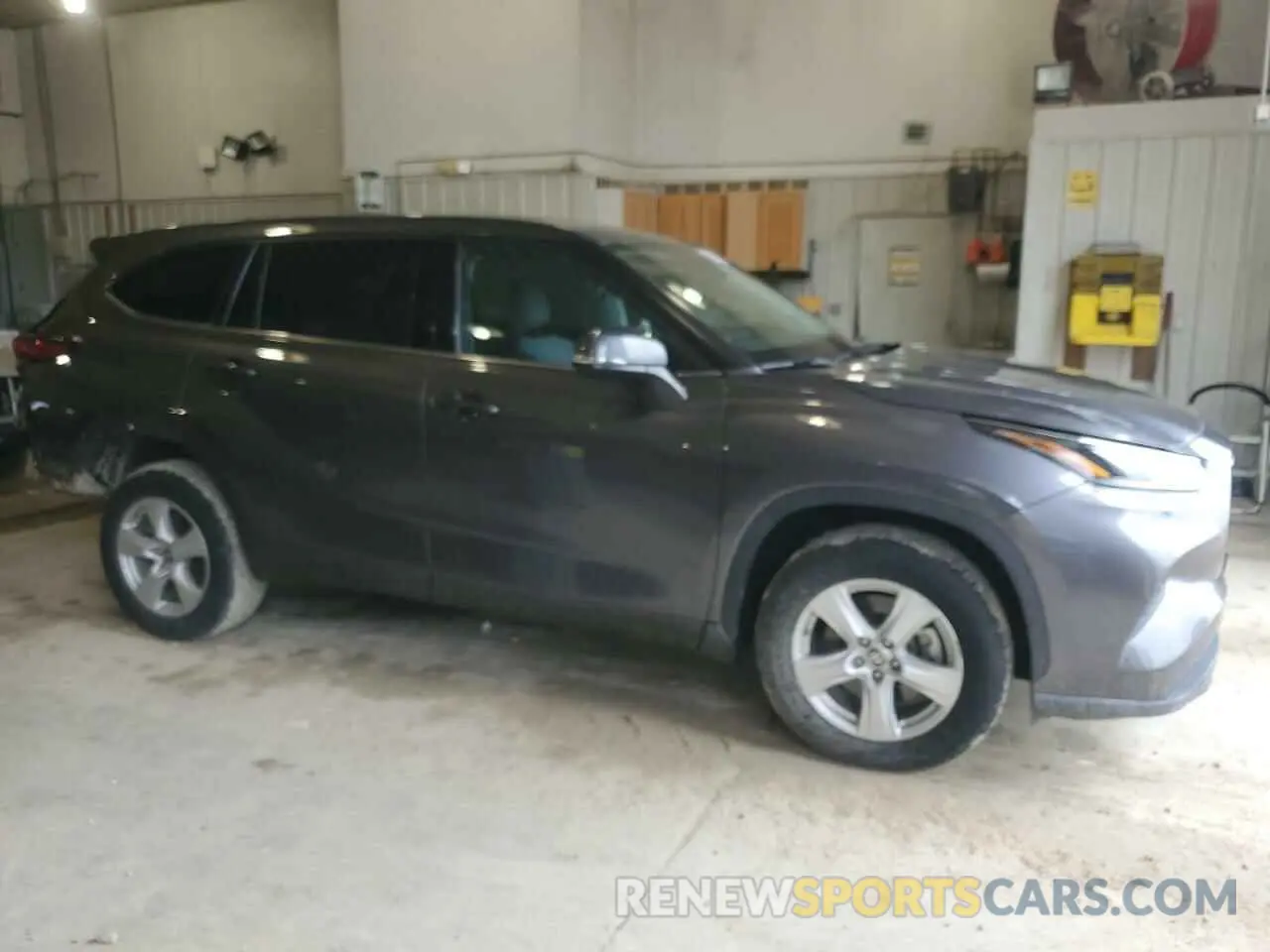 4 Photograph of a damaged car 5TDZZRAHXMS066838 TOYOTA HIGHLANDER 2021