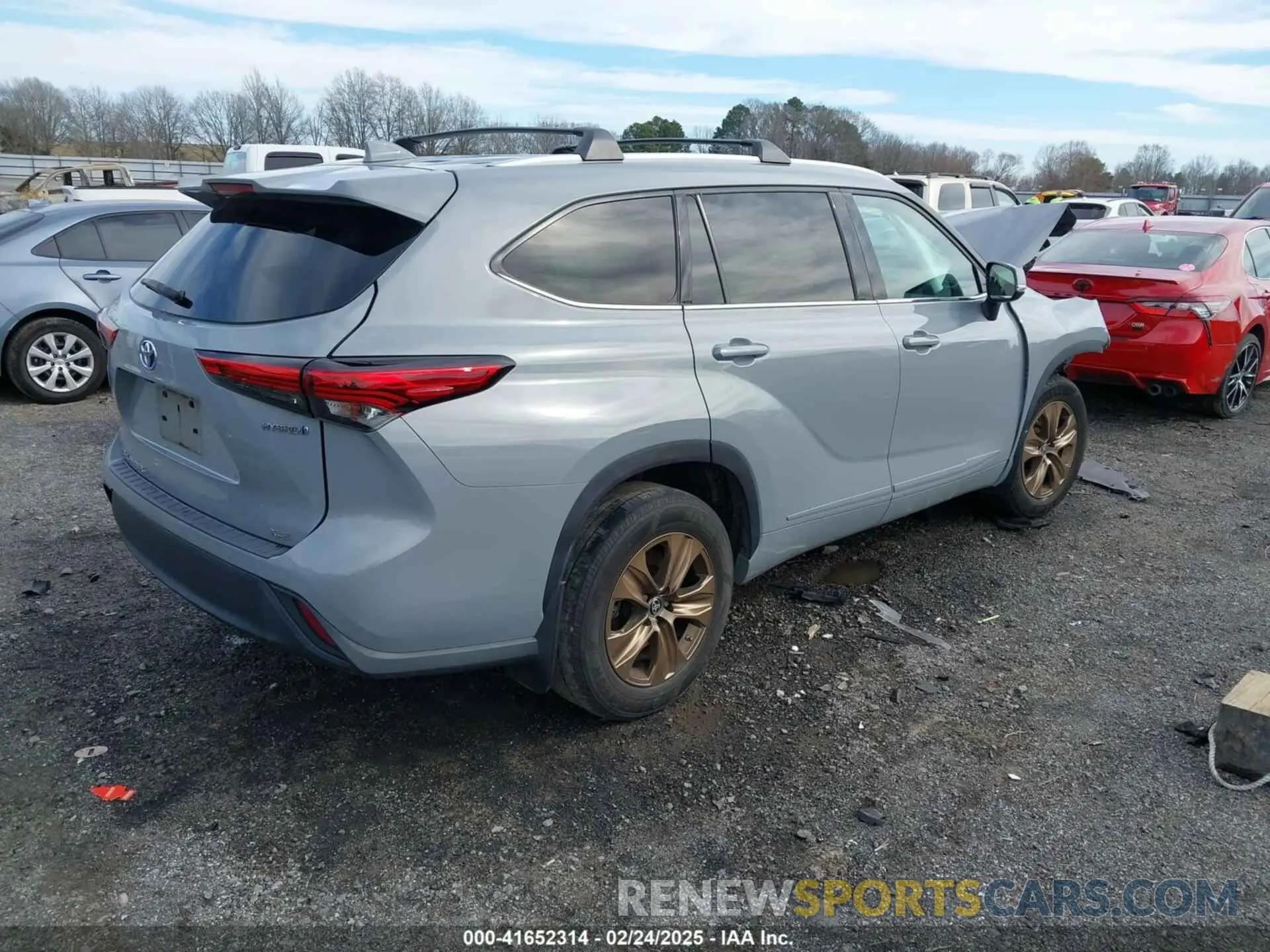 4 Photograph of a damaged car 5TDAARAH7NS509954 TOYOTA HIGHLANDER 2022