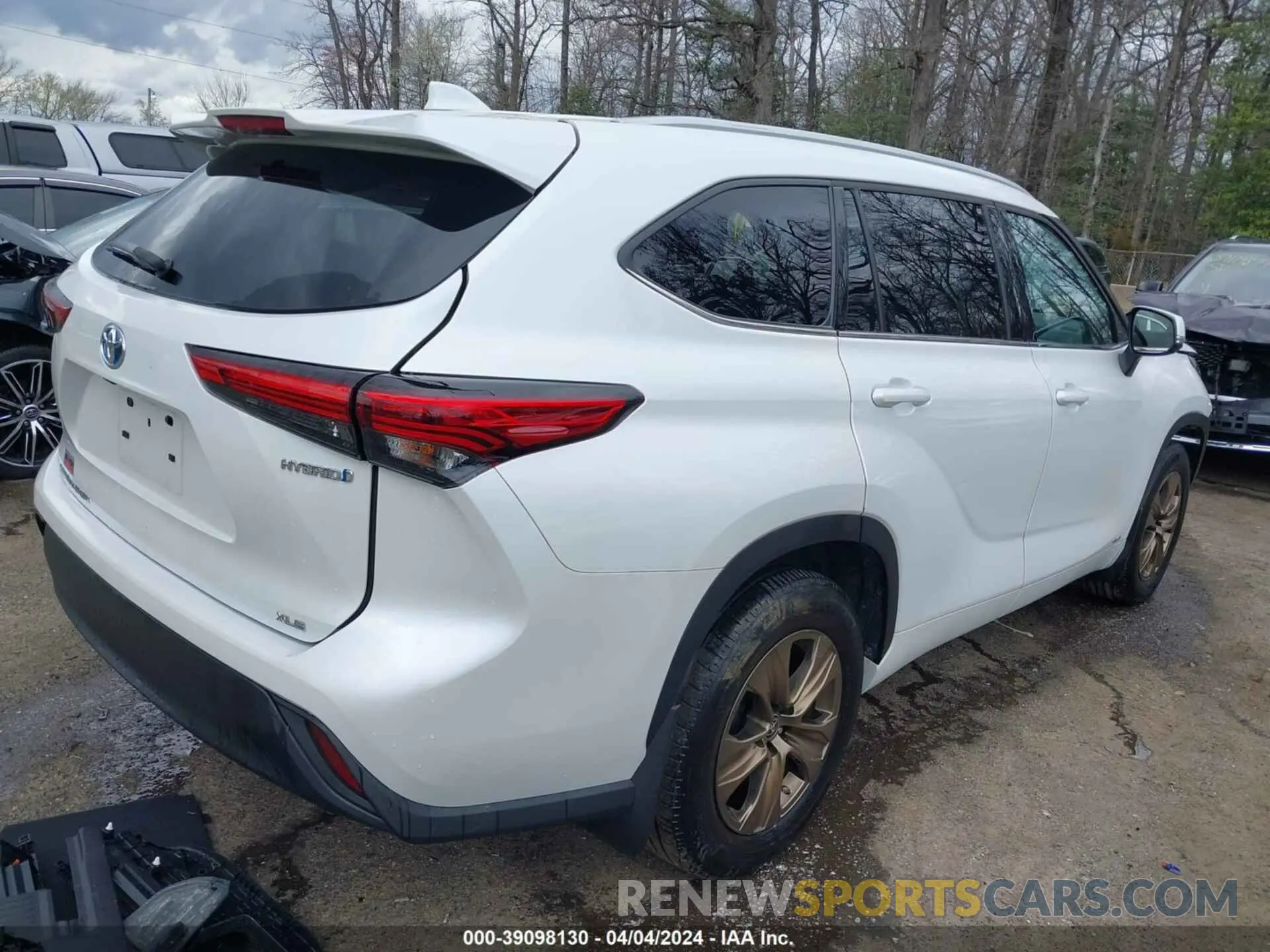 4 Photograph of a damaged car 5TDABRCH6NS539568 TOYOTA HIGHLANDER 2022