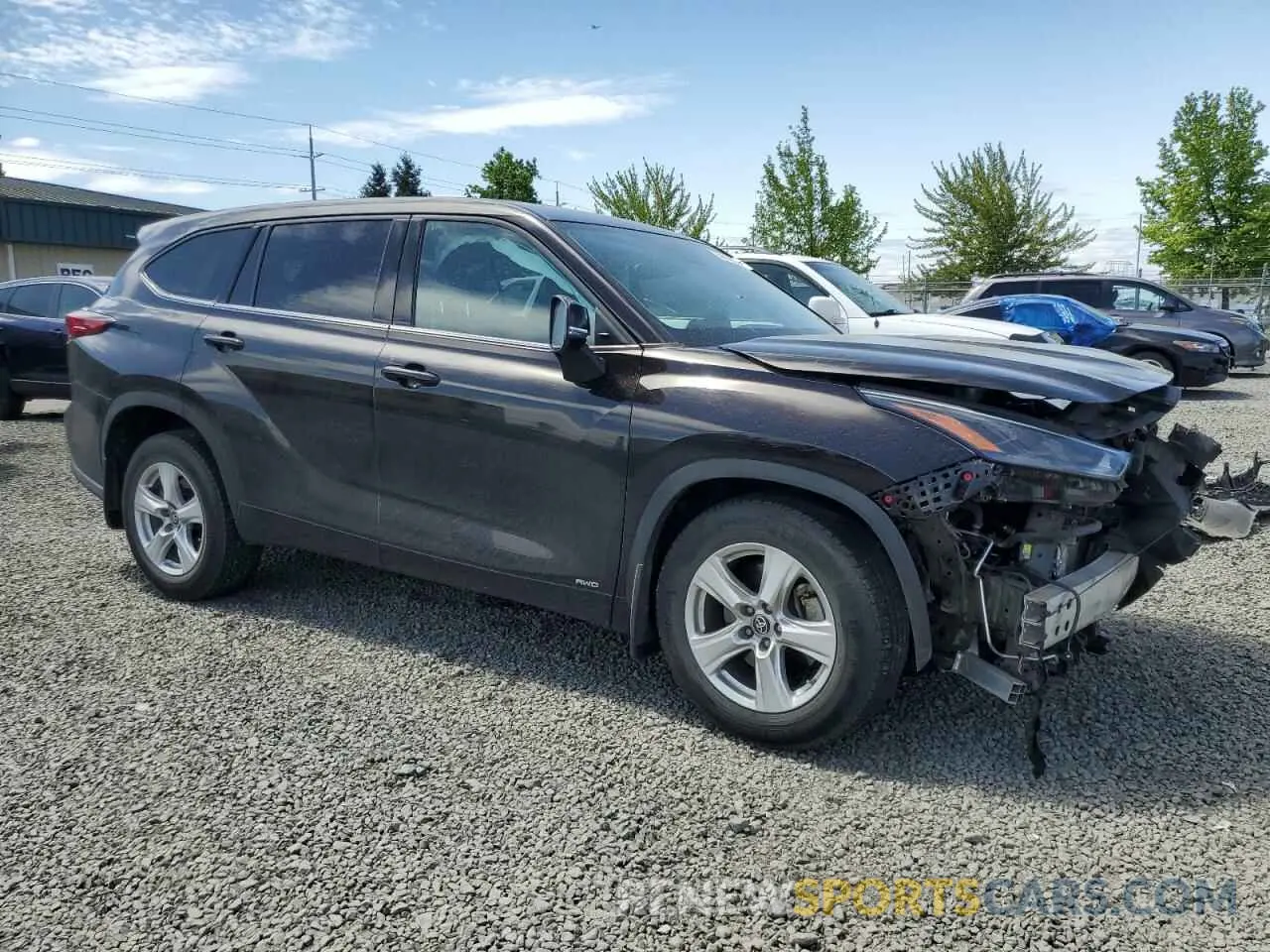 4 Photograph of a damaged car 5TDBBRCH1NS087887 TOYOTA HIGHLANDER 2022