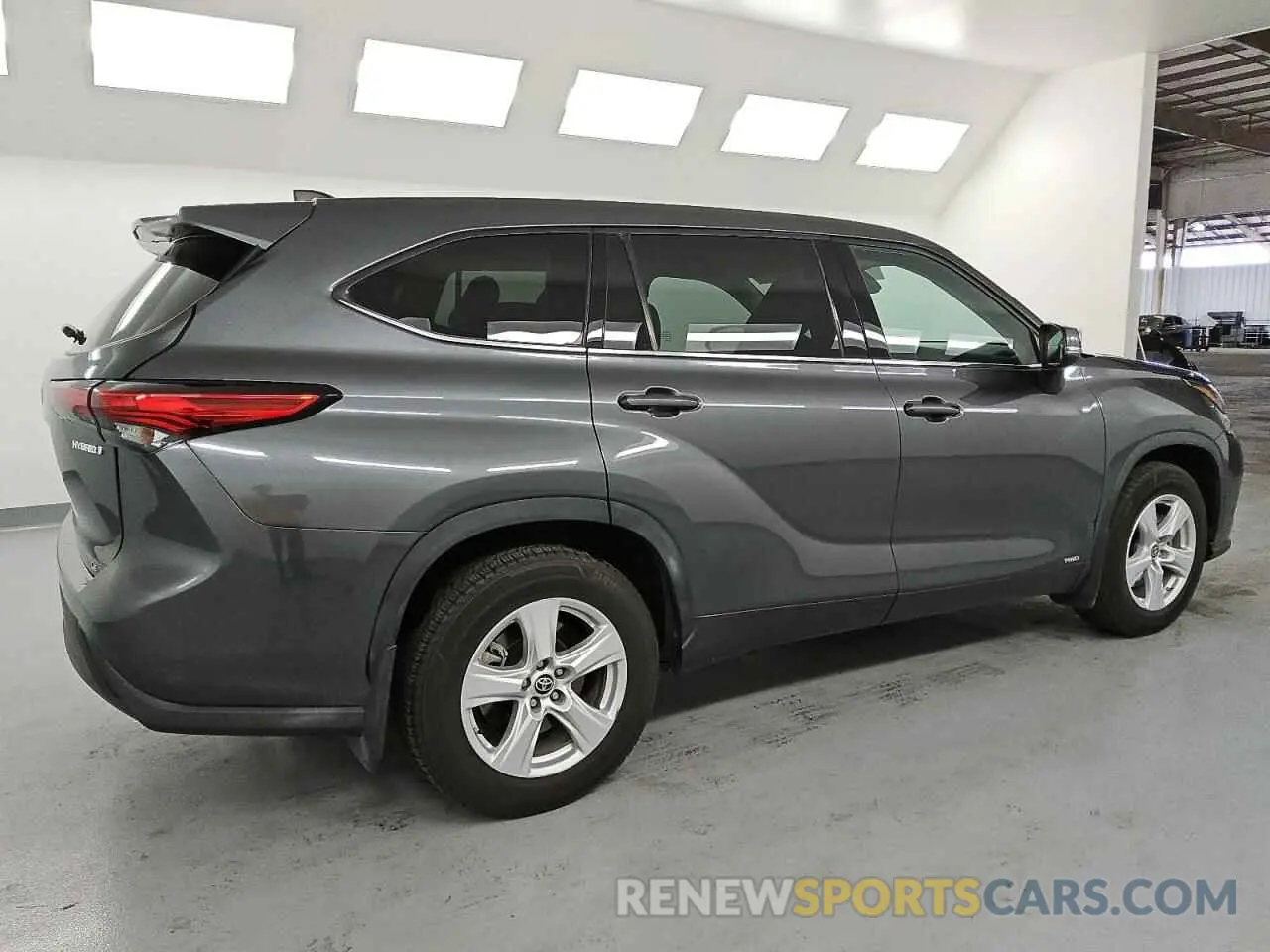 3 Photograph of a damaged car 5TDBBRCH4NS543820 TOYOTA HIGHLANDER 2022