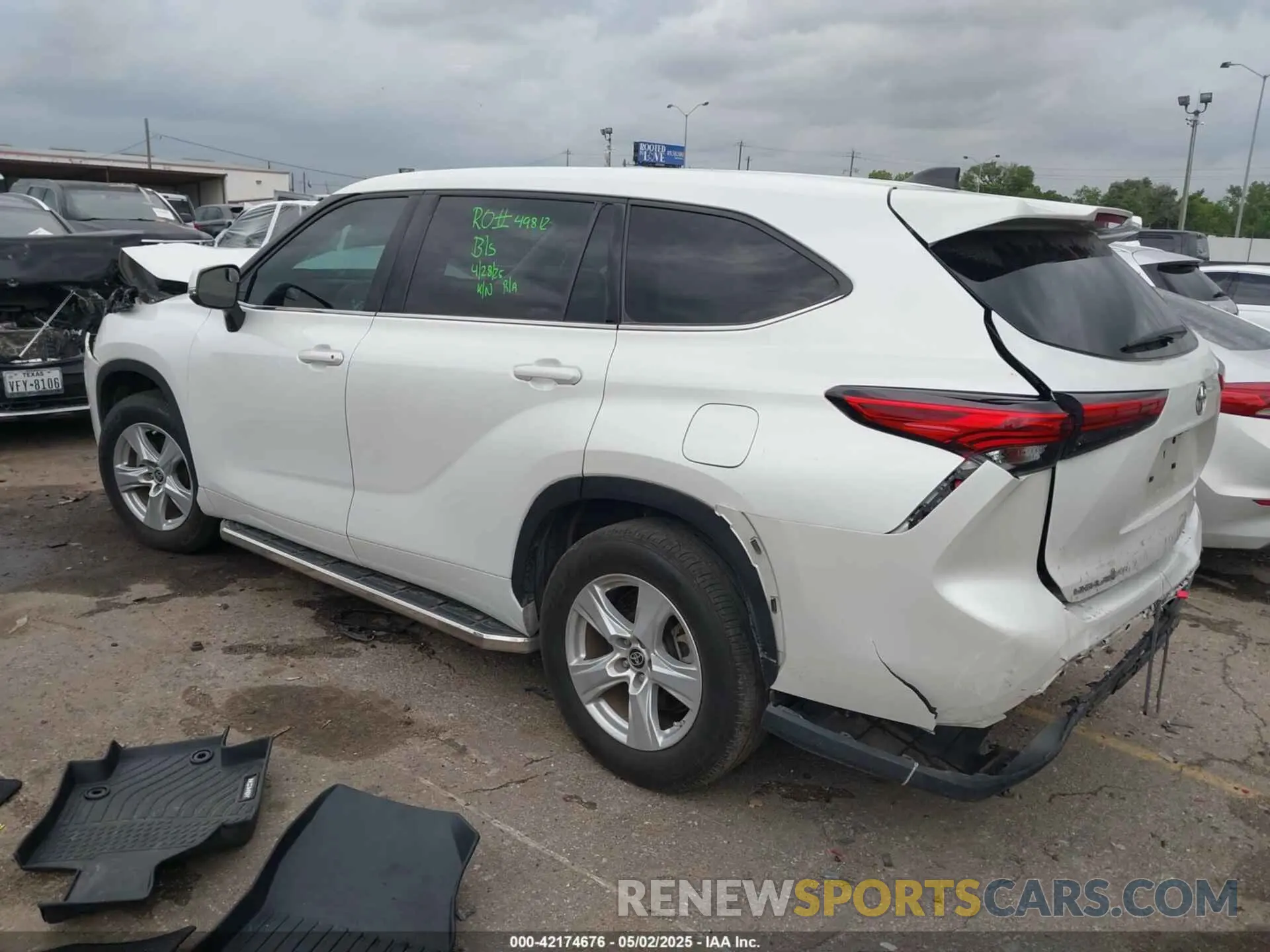 3 Photograph of a damaged car 5TDCZRAH0NS553876 TOYOTA HIGHLANDER 2022