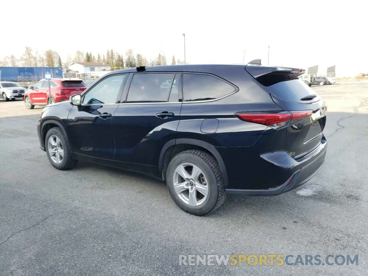 2 Photograph of a damaged car 5TDCZRAH2NS112797 TOYOTA HIGHLANDER 2022