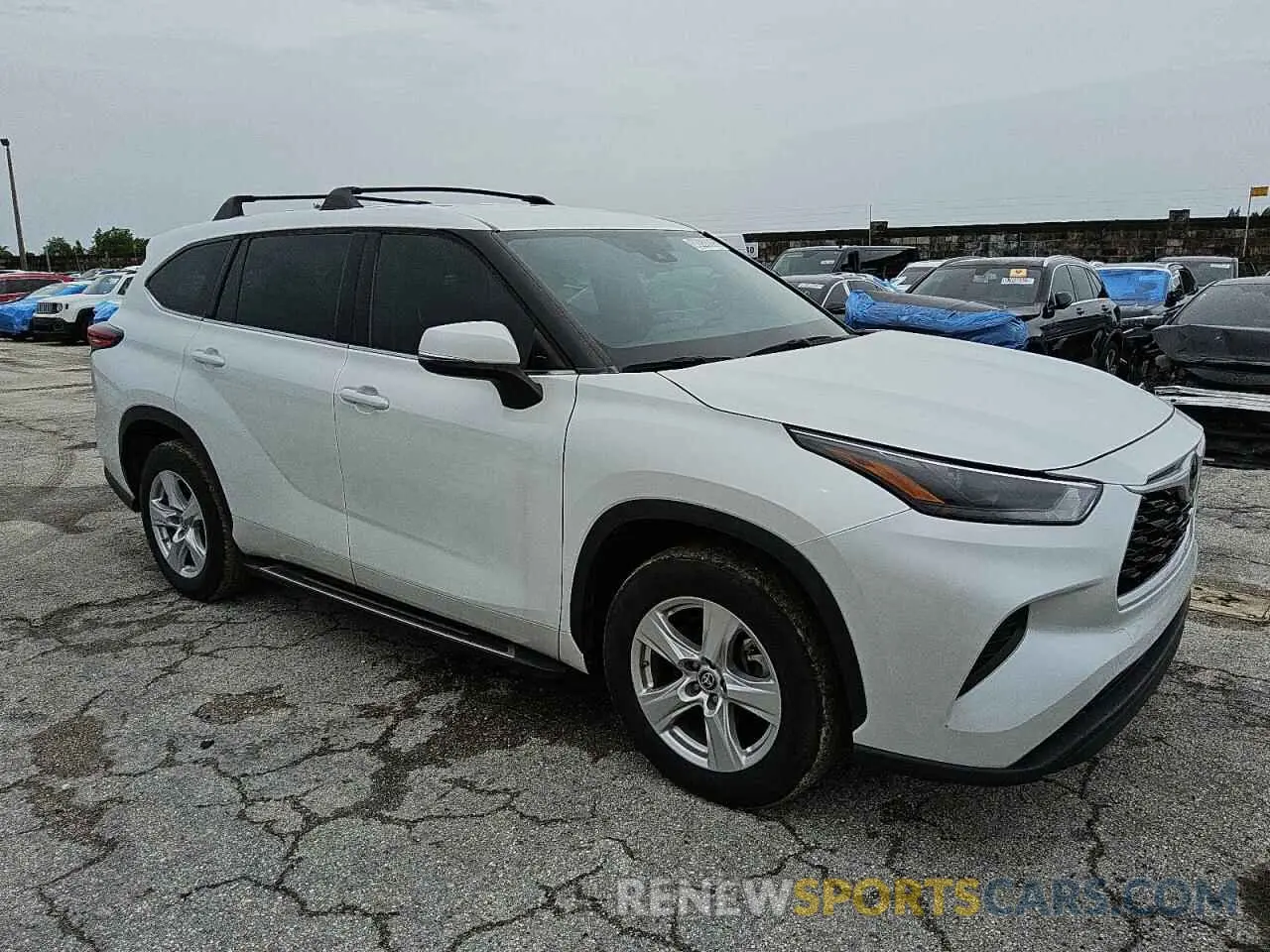 4 Photograph of a damaged car 5TDCZRAH3NS134985 TOYOTA HIGHLANDER 2022