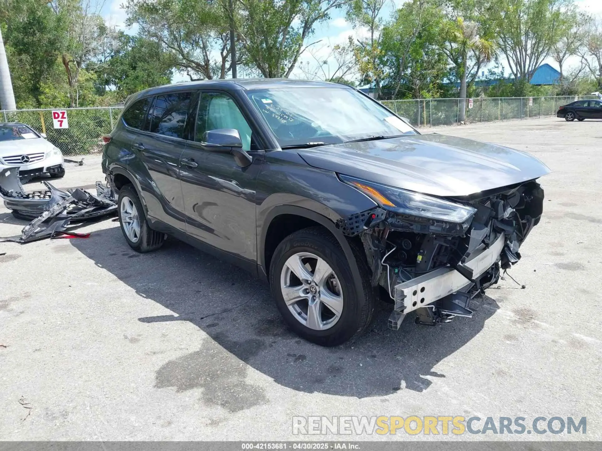 1 Photograph of a damaged car 5TDCZRAH4NS543318 TOYOTA HIGHLANDER 2022