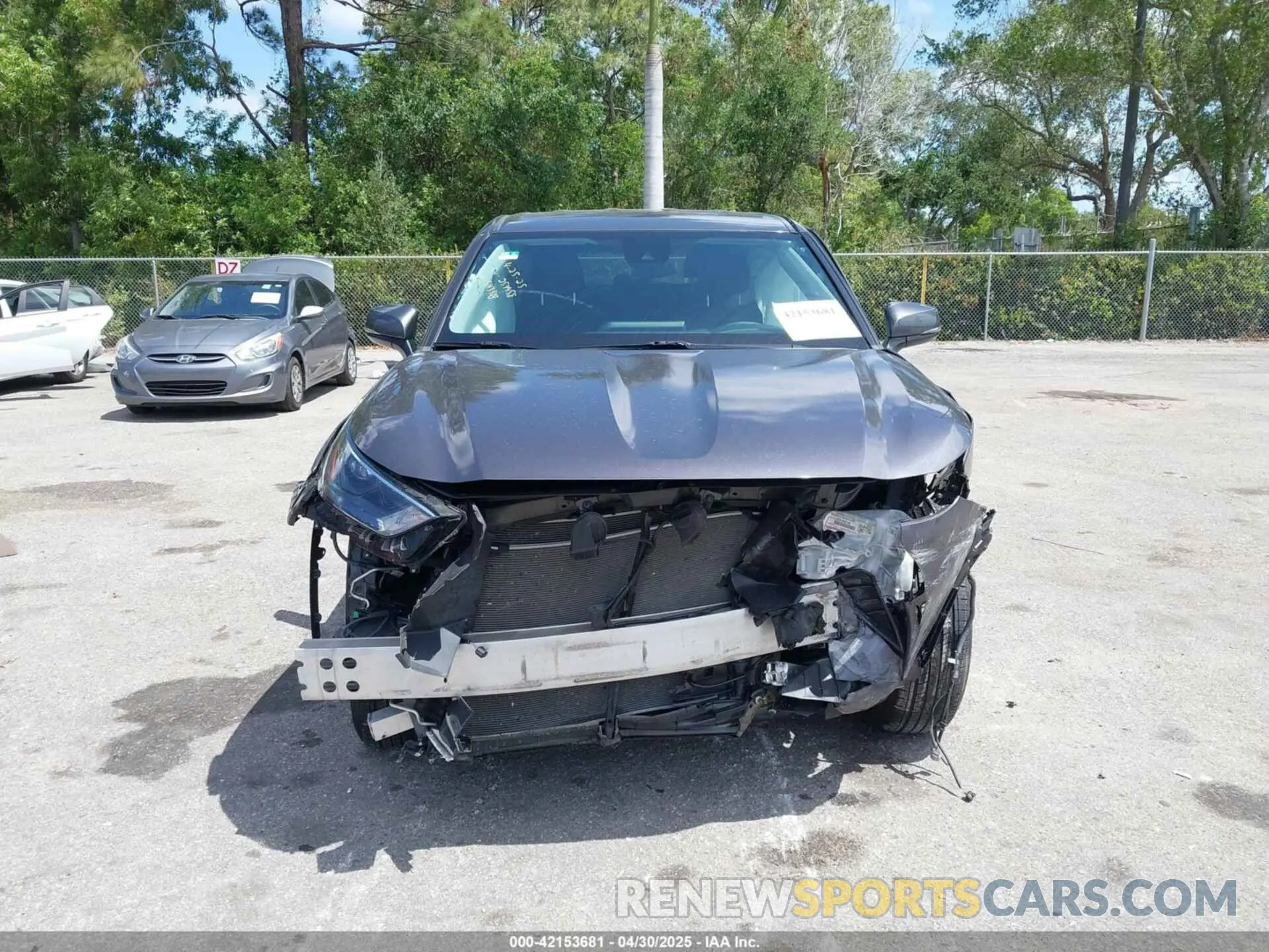 11 Photograph of a damaged car 5TDCZRAH4NS543318 TOYOTA HIGHLANDER 2022