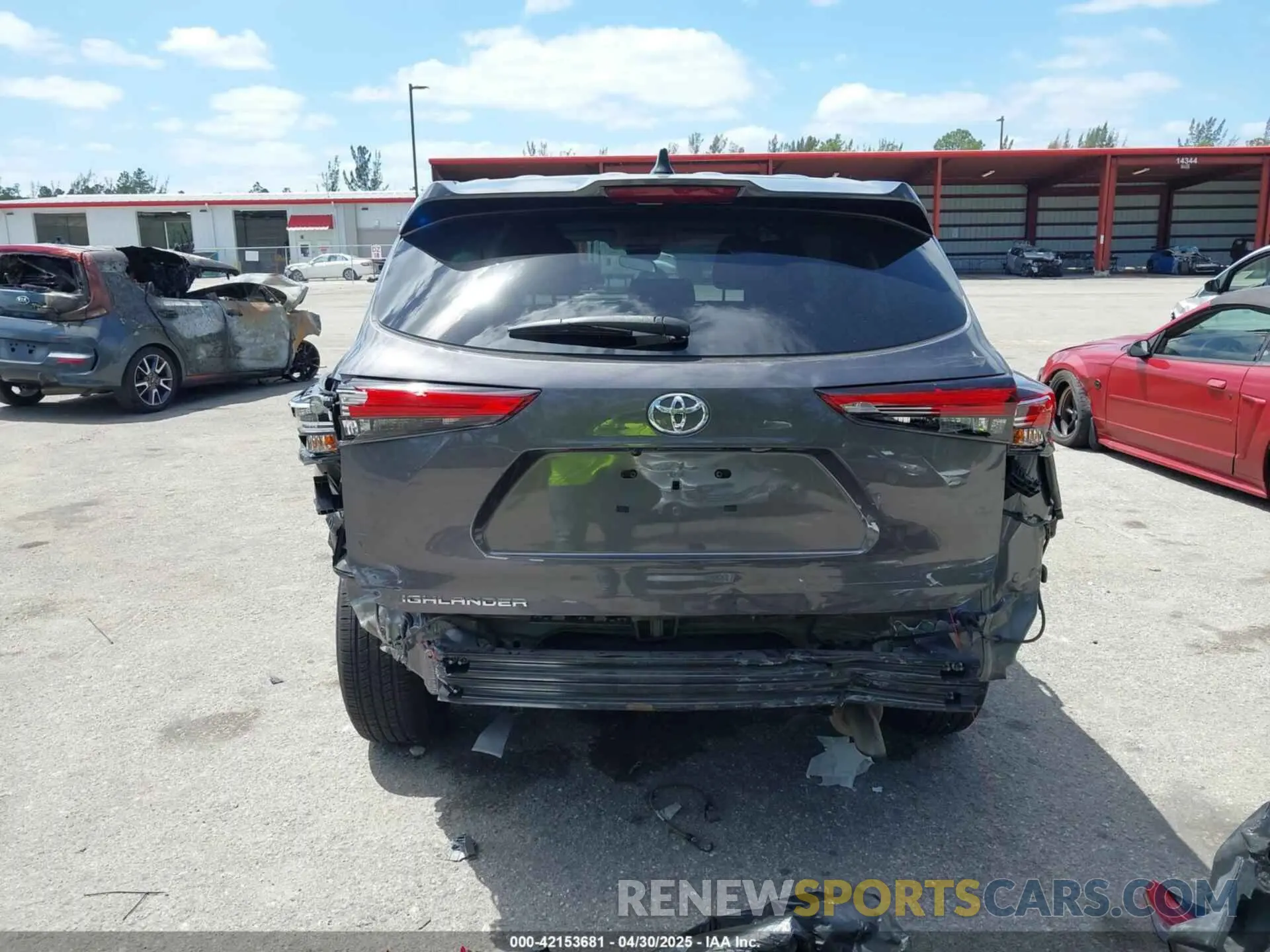 15 Photograph of a damaged car 5TDCZRAH4NS543318 TOYOTA HIGHLANDER 2022
