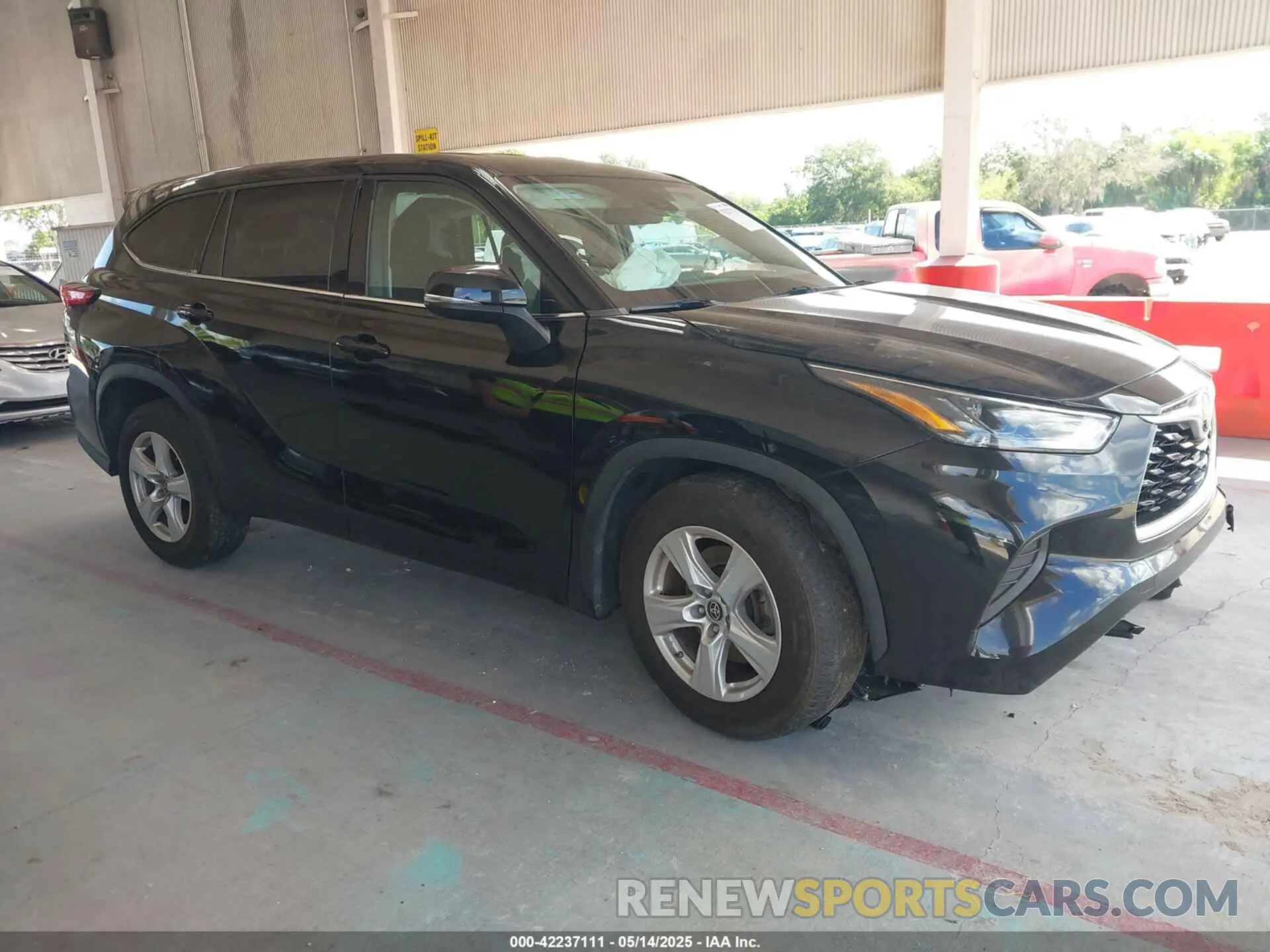 1 Photograph of a damaged car 5TDCZRAH5NS132283 TOYOTA HIGHLANDER 2022