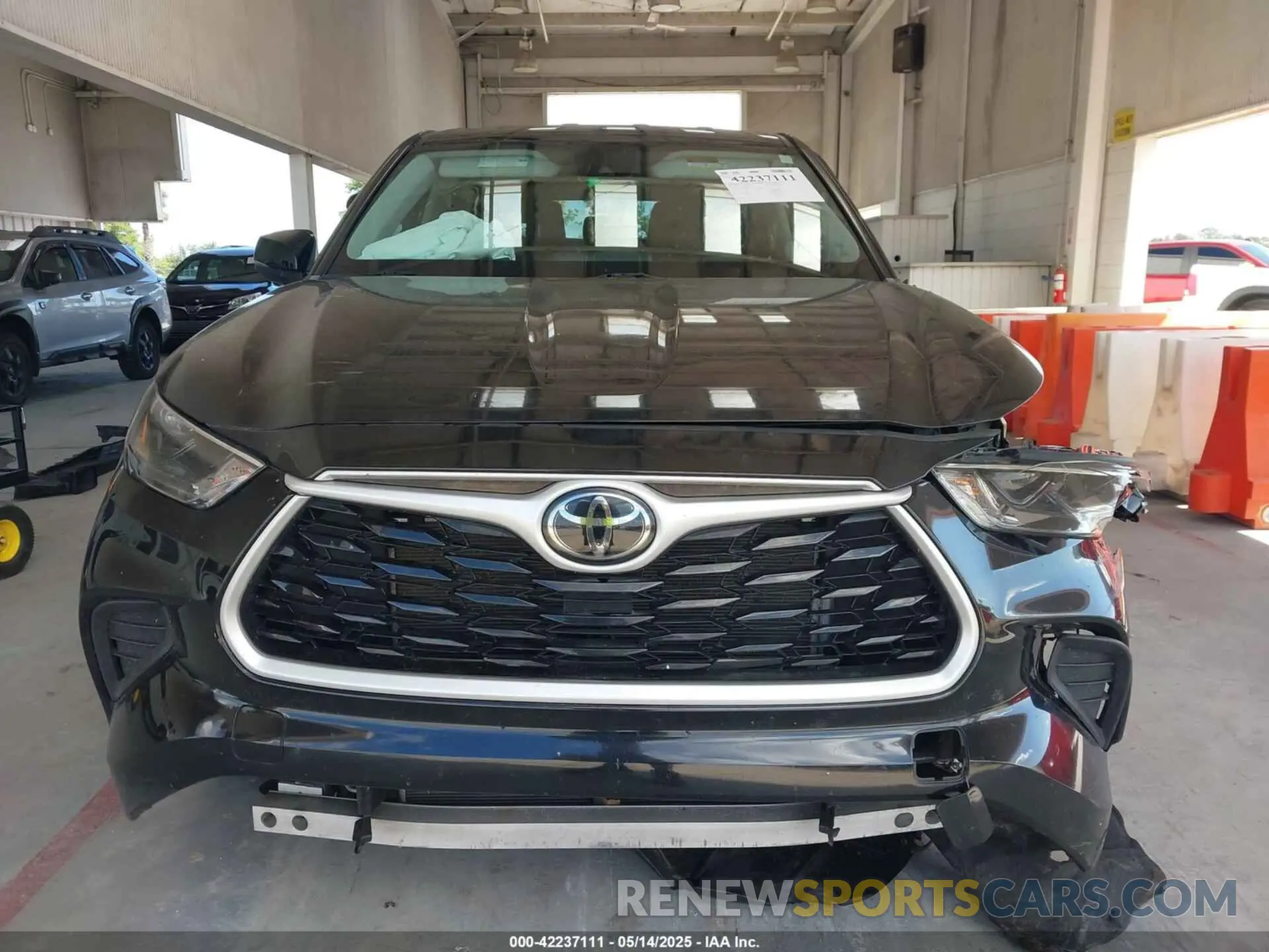 13 Photograph of a damaged car 5TDCZRAH5NS132283 TOYOTA HIGHLANDER 2022