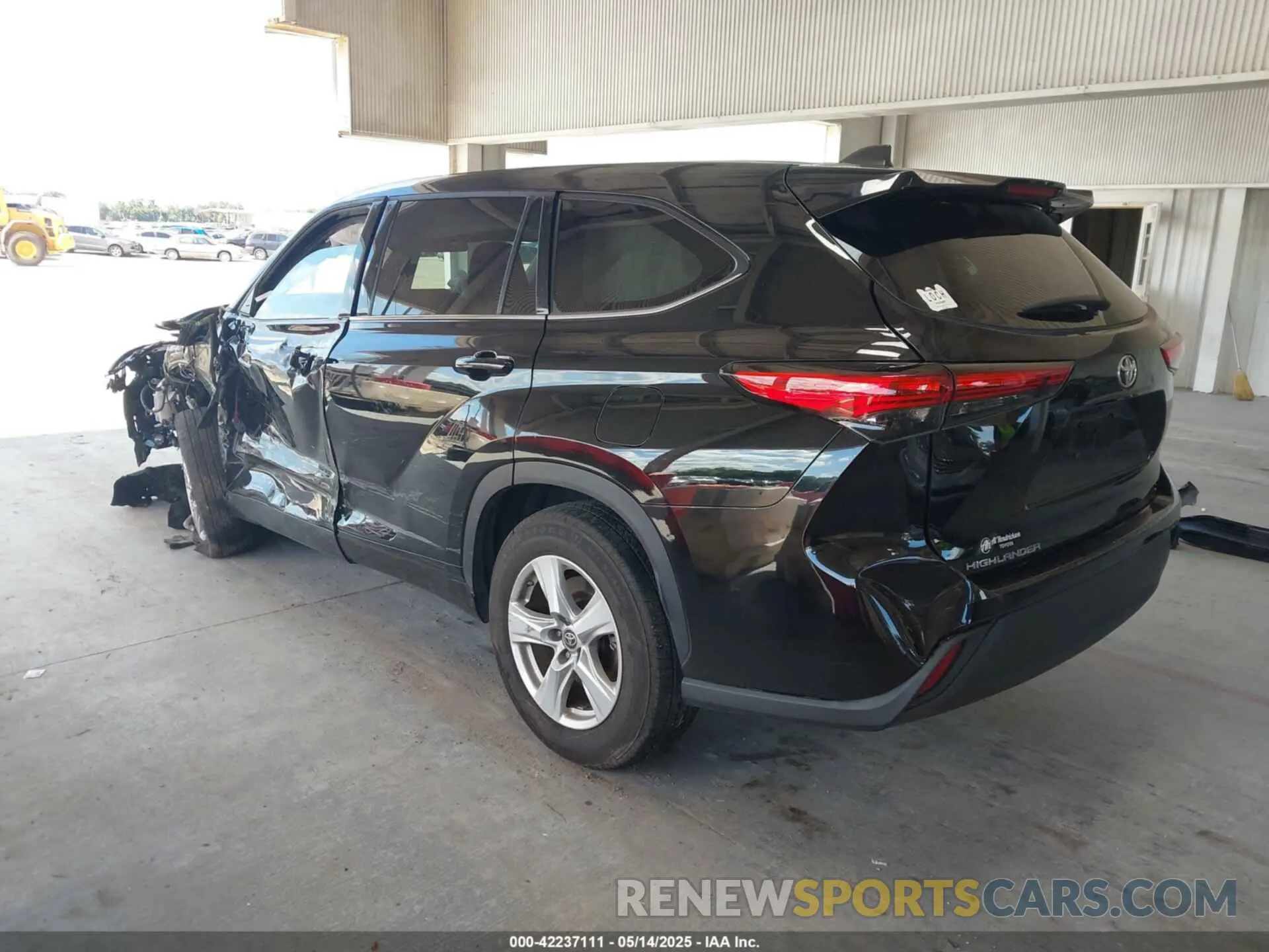 3 Photograph of a damaged car 5TDCZRAH5NS132283 TOYOTA HIGHLANDER 2022