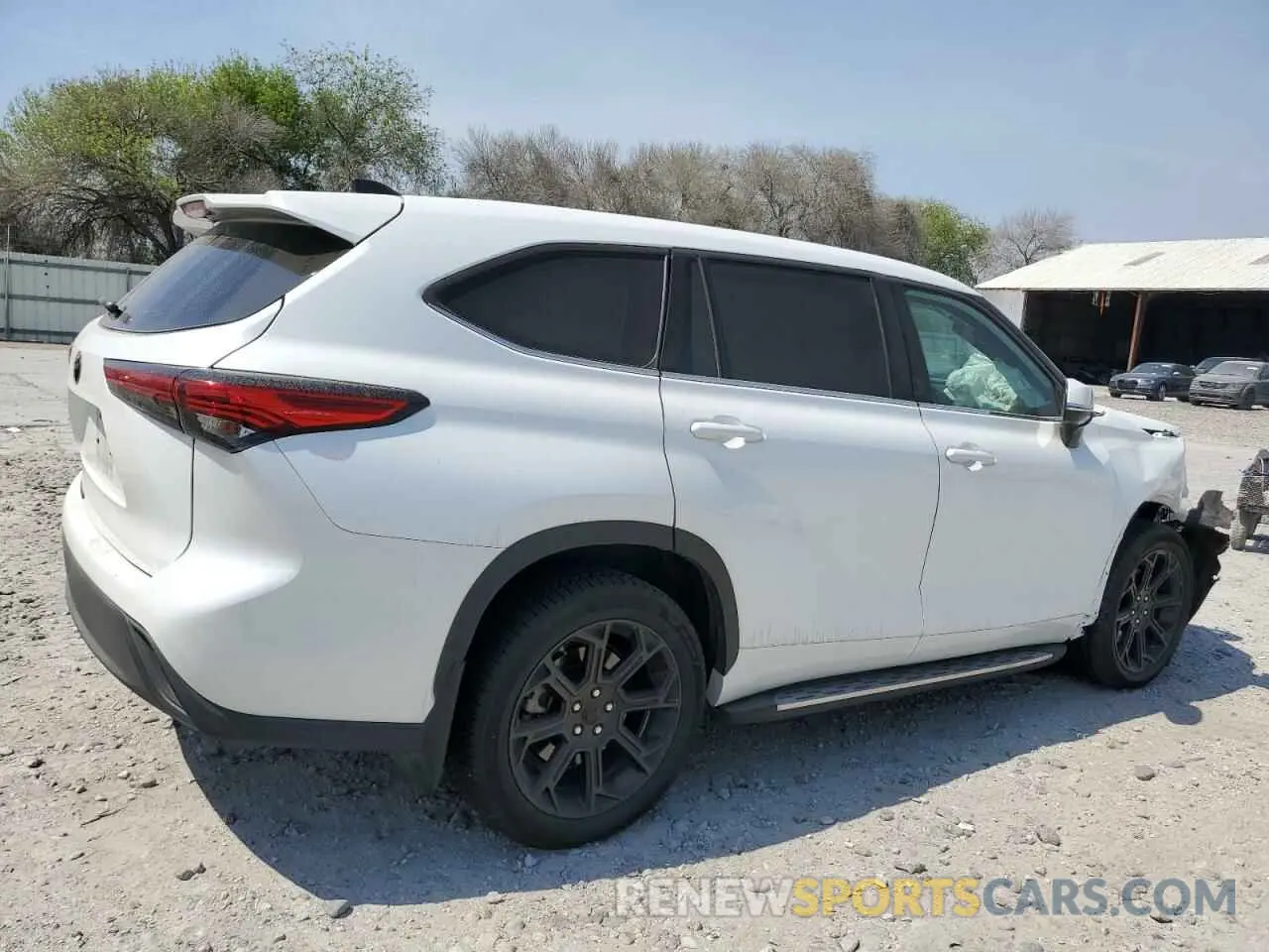 3 Photograph of a damaged car 5TDCZRAH8NS559649 TOYOTA HIGHLANDER 2022