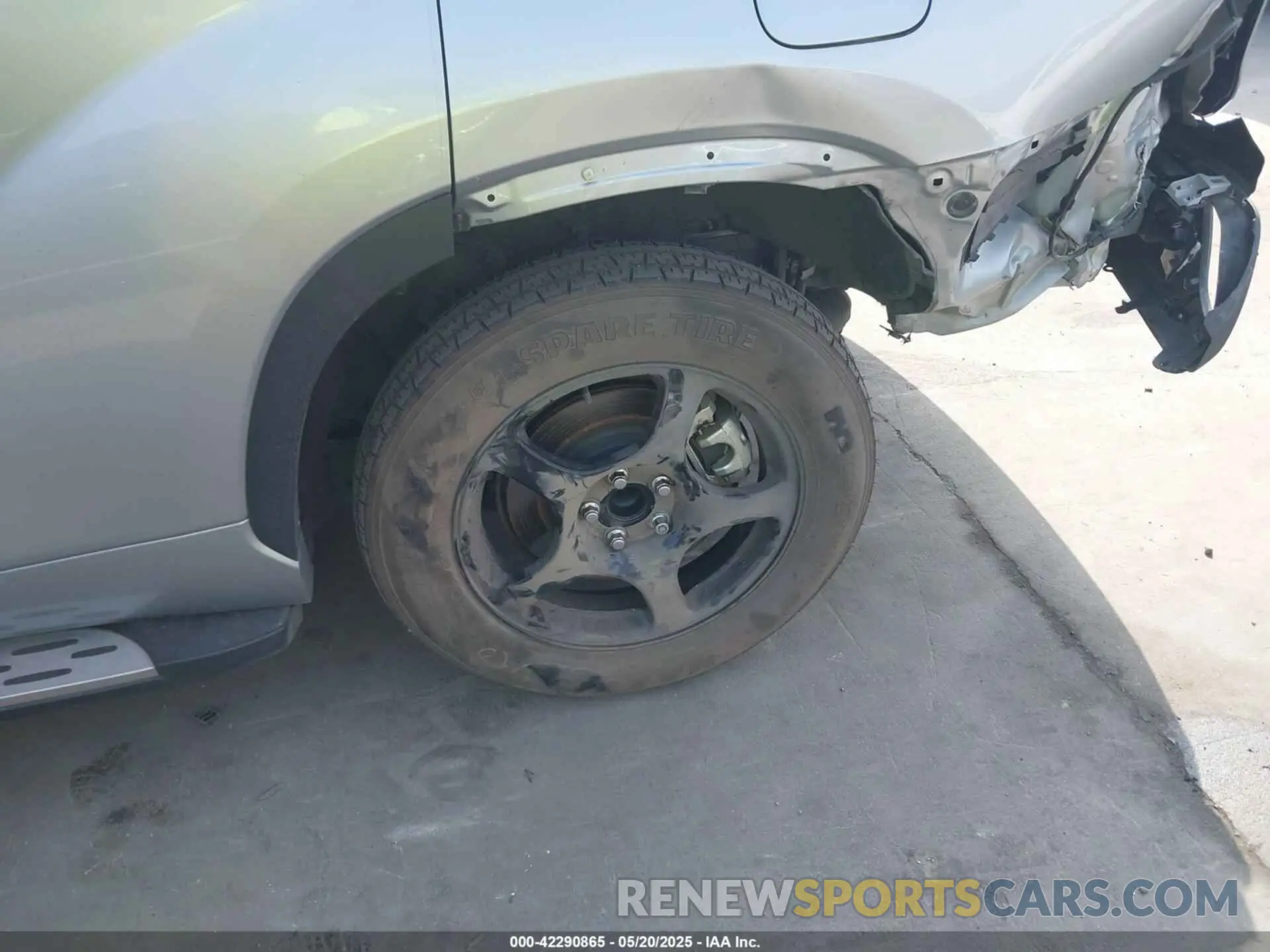 6 Photograph of a damaged car 5TDCZRAH9NS560521 TOYOTA HIGHLANDER 2022